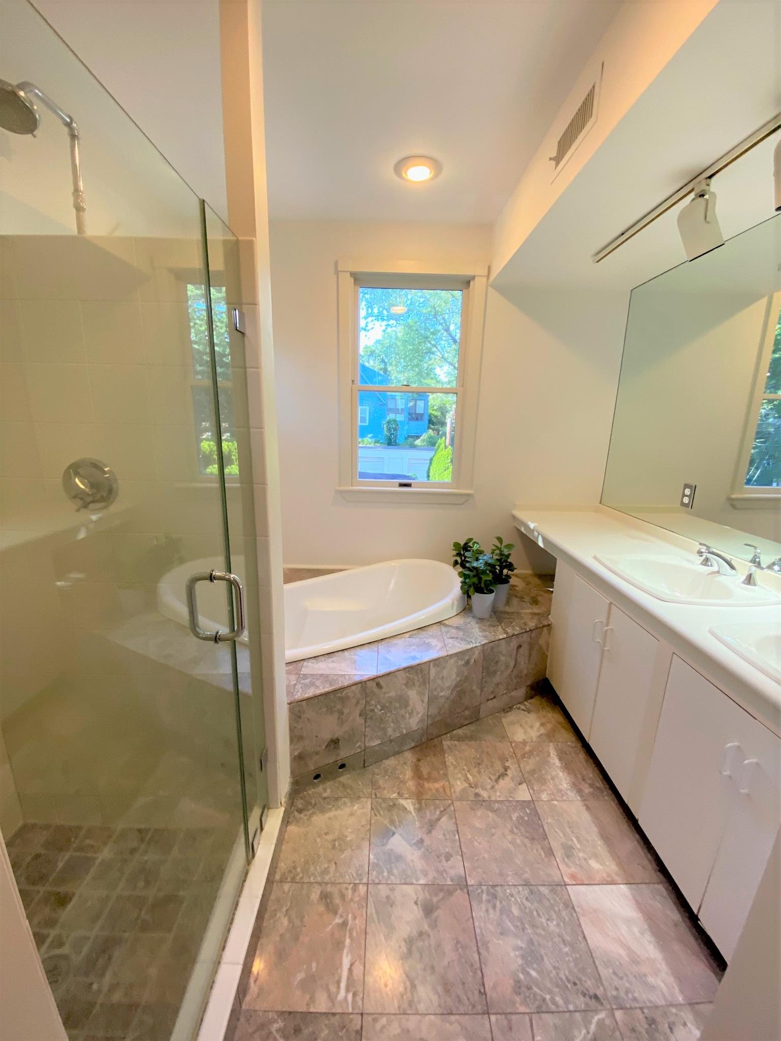 3.5 bed, 2.5 bath apartment for rent at 259 Mount Auburn St Unit 259, Harvard Square — photo 15 of 25