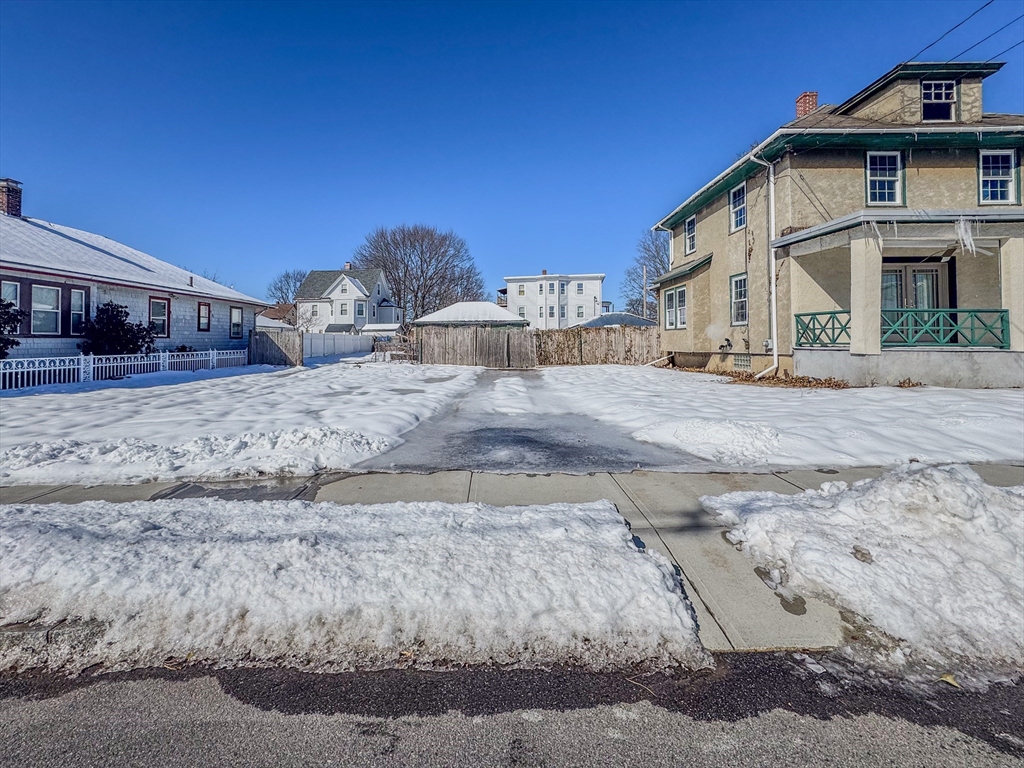 18 Albion Rd, Quincy