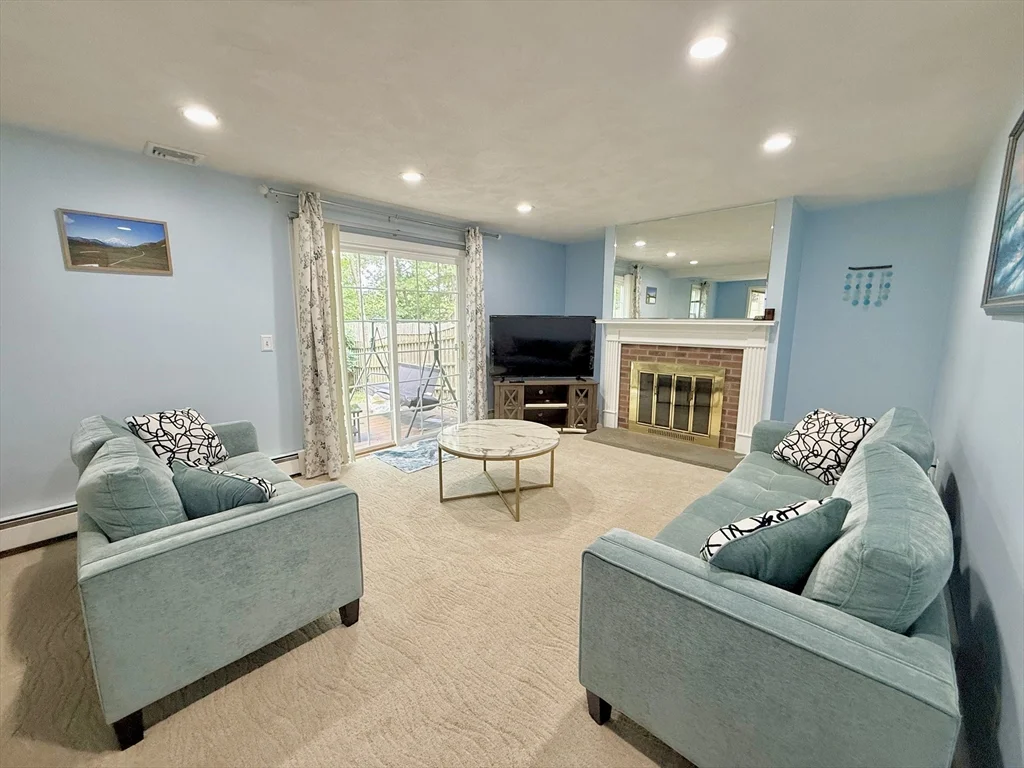 25 Homeward Ln, Natick