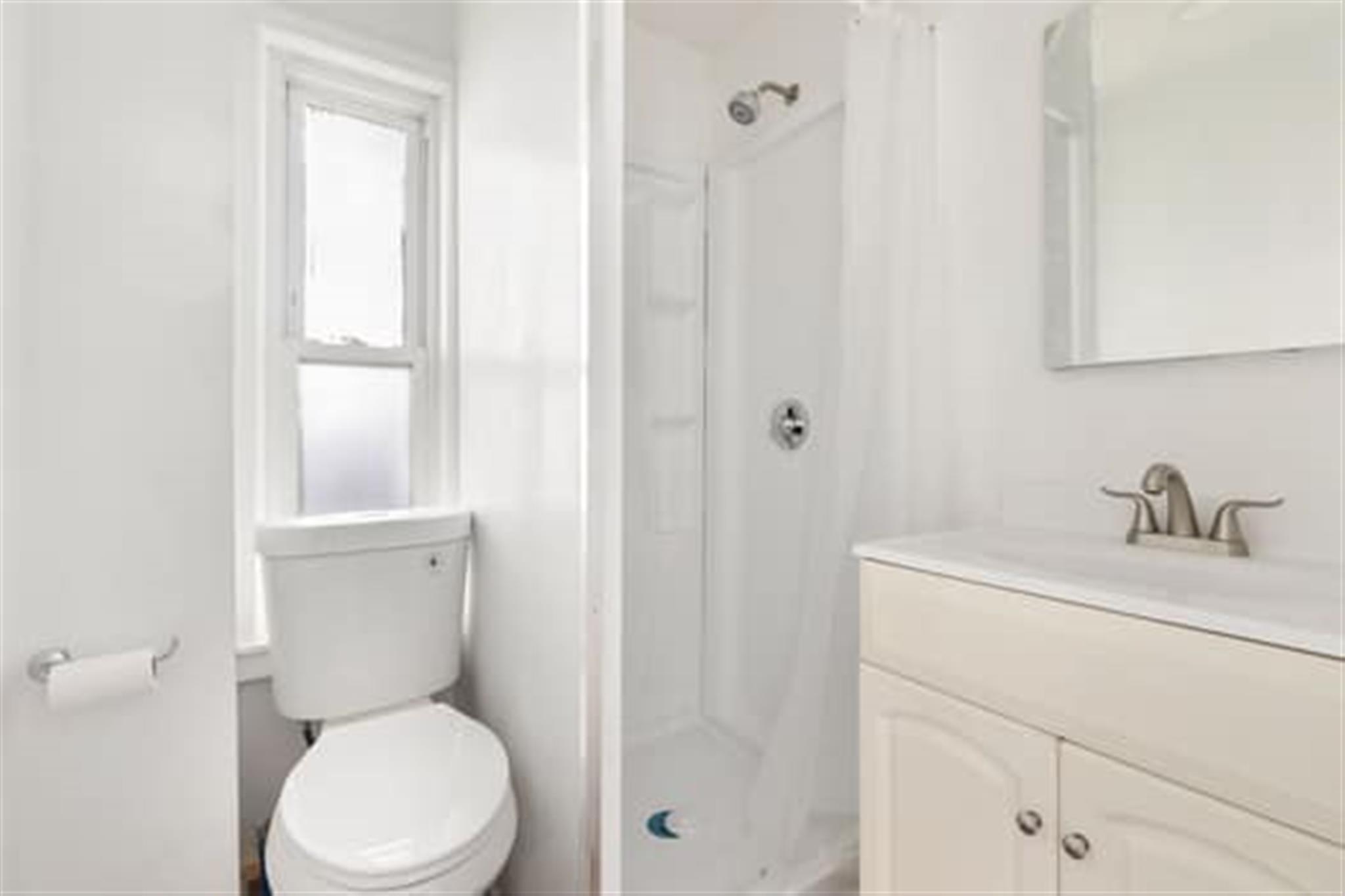 2.5 bed, 1 bath apartment for rent at 10 Ashland St Unit 10-1, Spring Hill — photo 6 of 11
