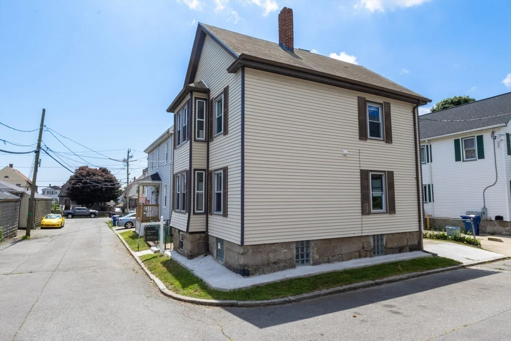 6 Coffin Avenue Ct, New Bedford