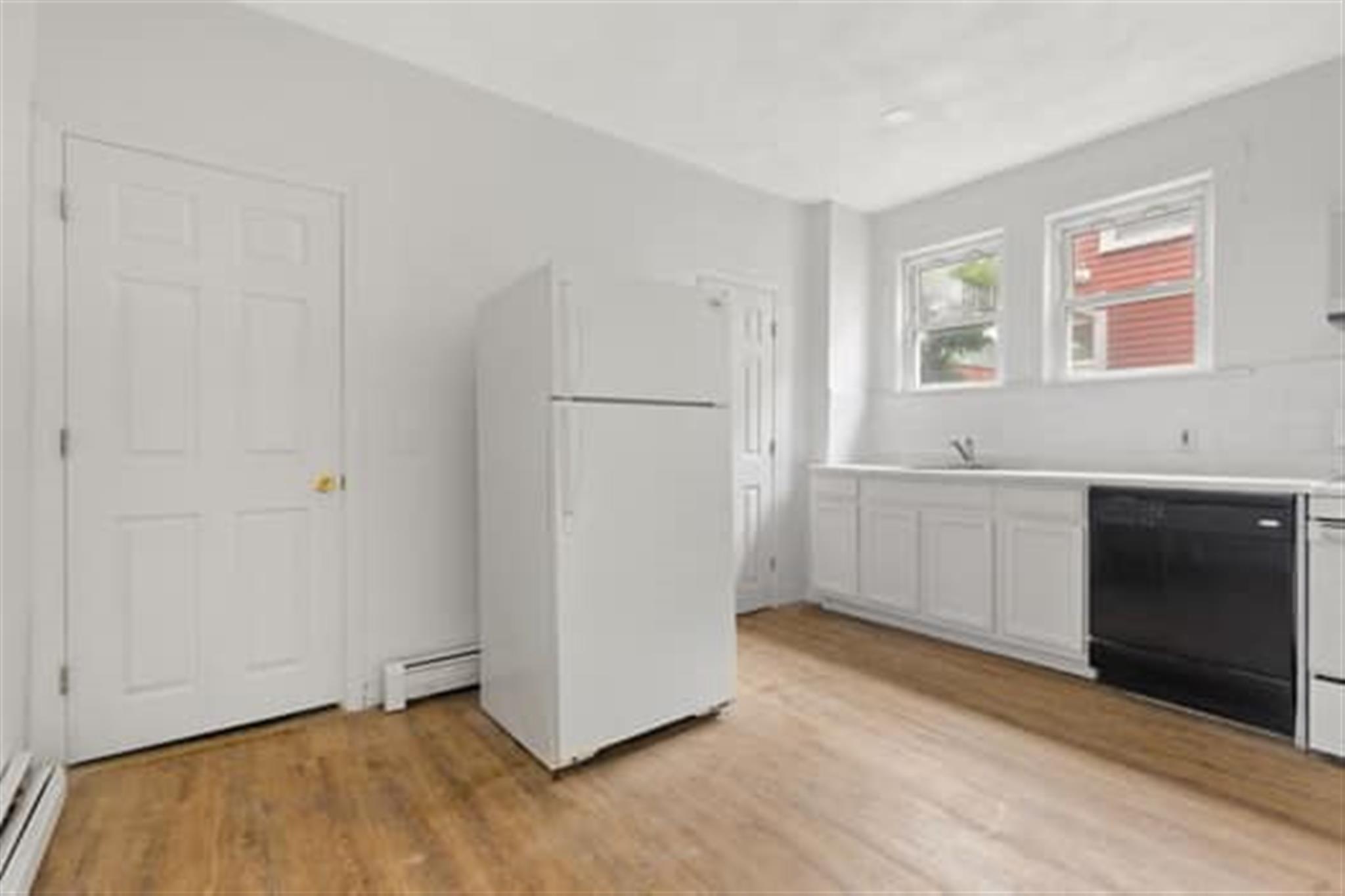 2.5 bed, 1 bath apartment for rent at 10 Ashland St Unit 10-1, Spring Hill — photo 2 of 11