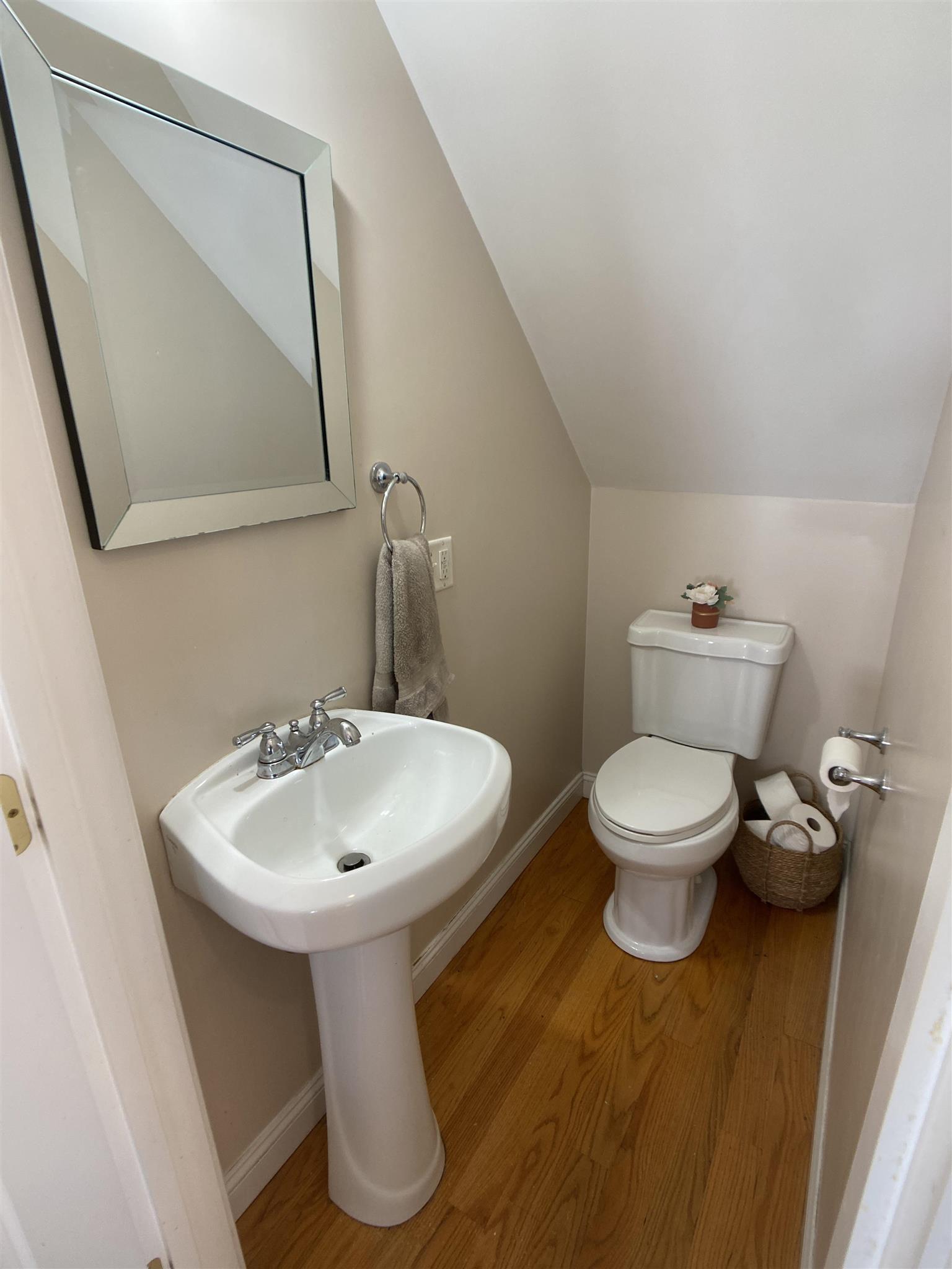 2 bed, 1.5 bath apartment for rent at 11 Winthrop Ct Unit 11, Medford — photo 3 of 10