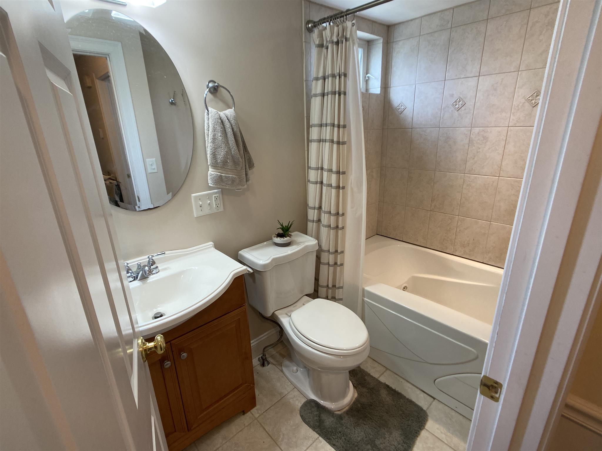 2 bed, 1.5 bath apartment for rent at 11 Winthrop Ct Unit 11, Medford — photo 5 of 10
