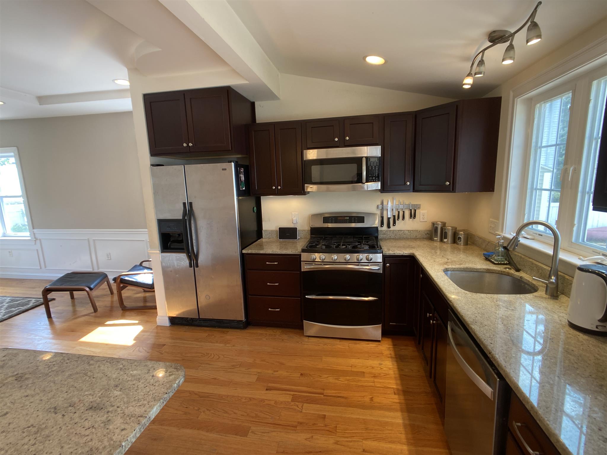 2 bed, 1.5 bath apartment for rent at 11 Winthrop Ct Unit 11, Medford — photo 1 of 10