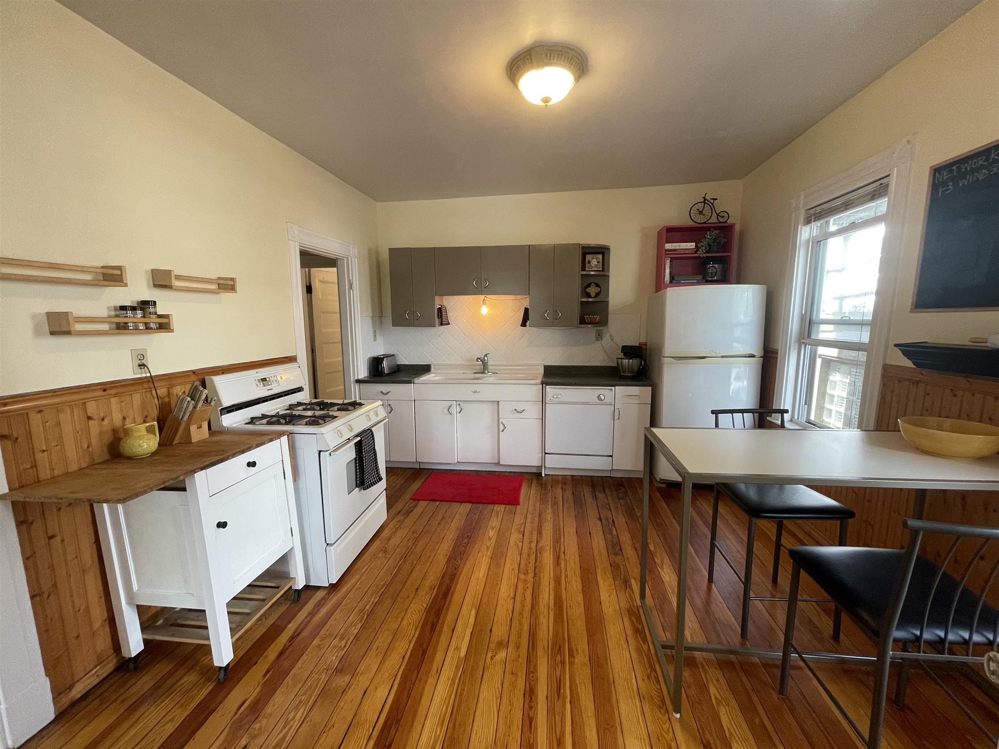 3 bed, 1 bath apartment for rent at 1 Windsor Rd Unit 1, Porter Square — photo 6 of 9