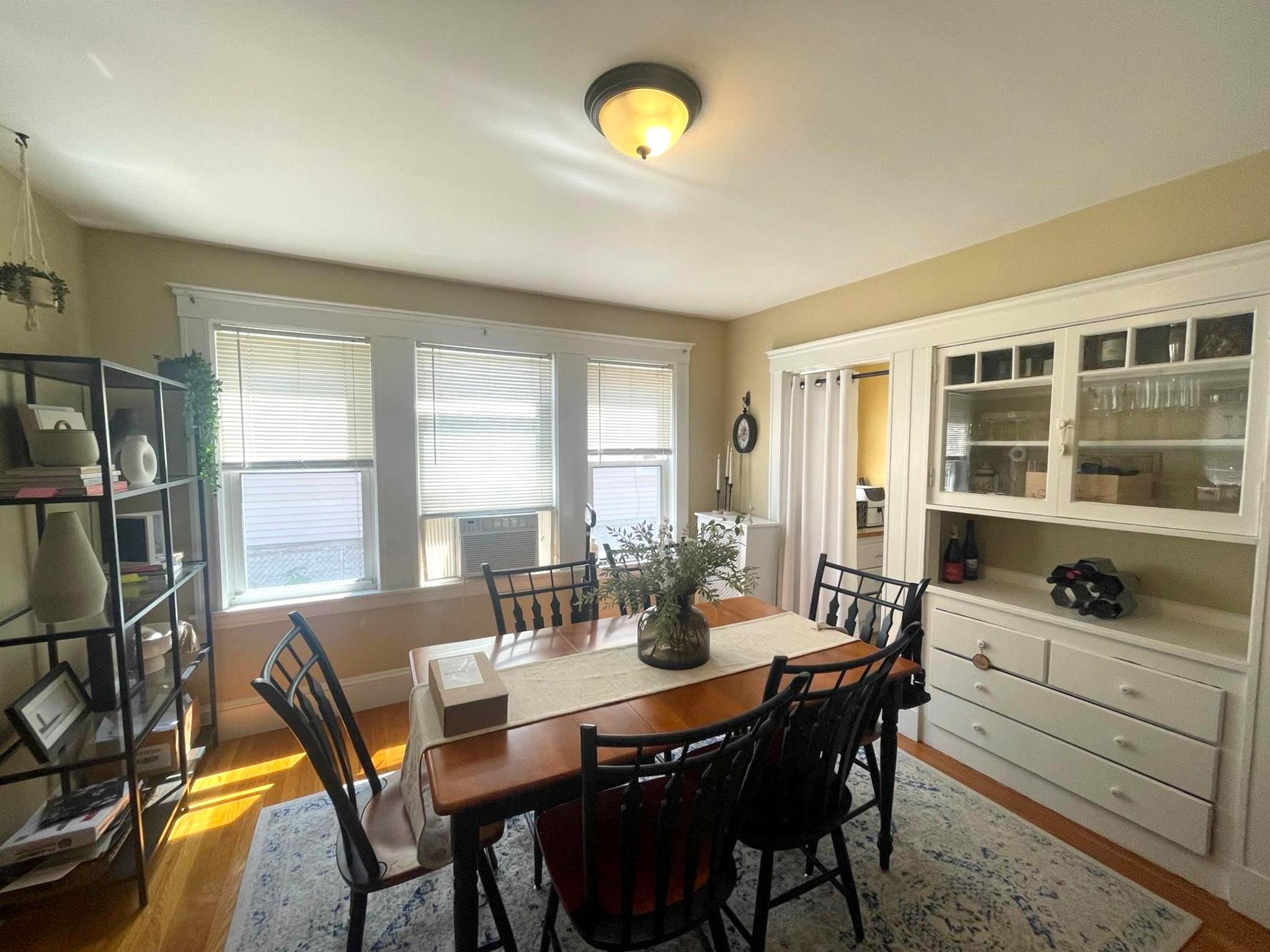 2.5 bed, 1 bath apartment for rent at 17 Irvington Rd Unit 17, West Somerville — photo 4 of 19