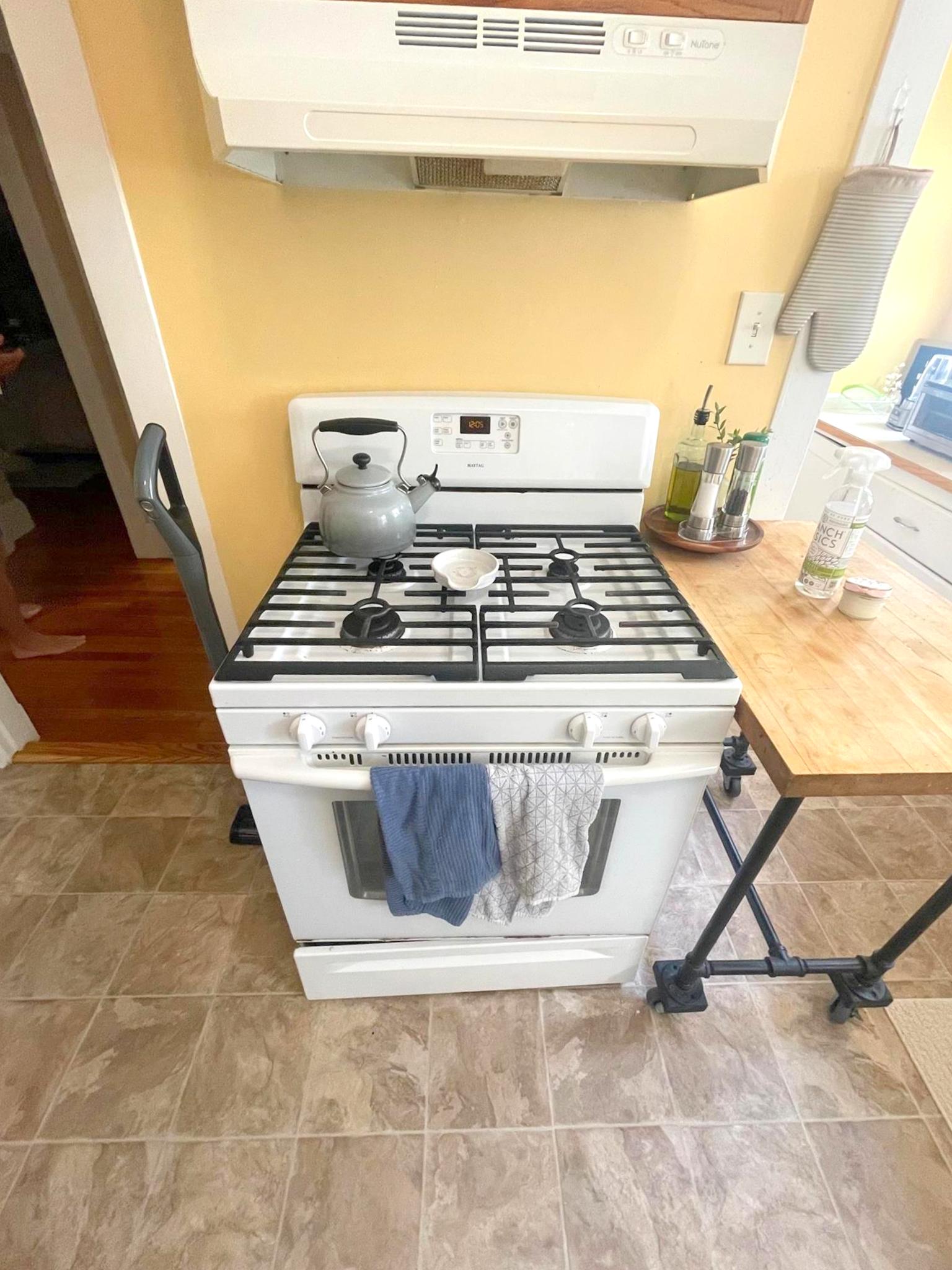 2.5 bed, 1 bath apartment for rent at 17 Irvington Rd Unit 17, West Somerville — photo 10 of 19