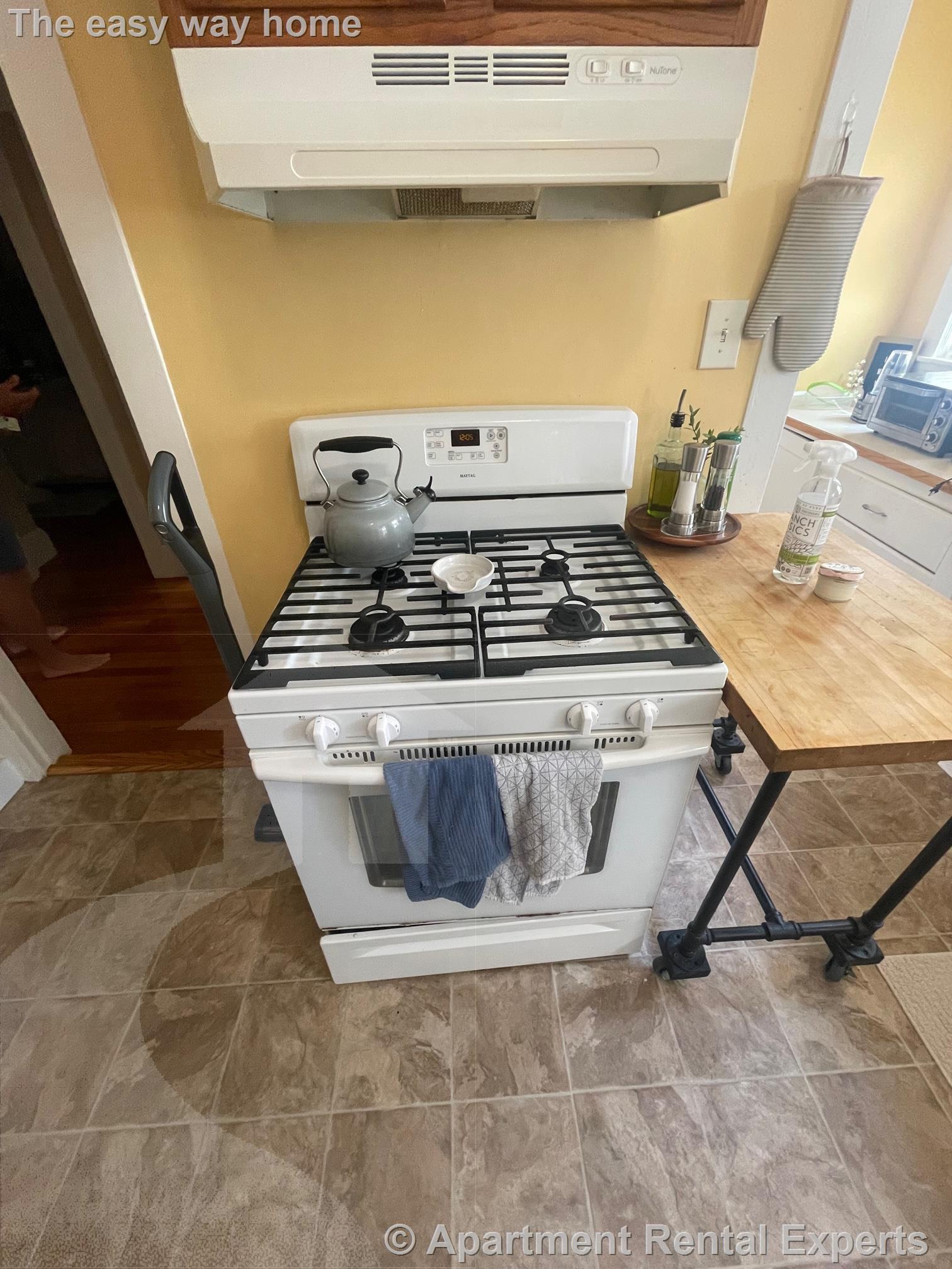 2 bed, 1 bath apartment for rent at 17 Irvington Rd Unit 1D, West Somerville — photo 9 of 19