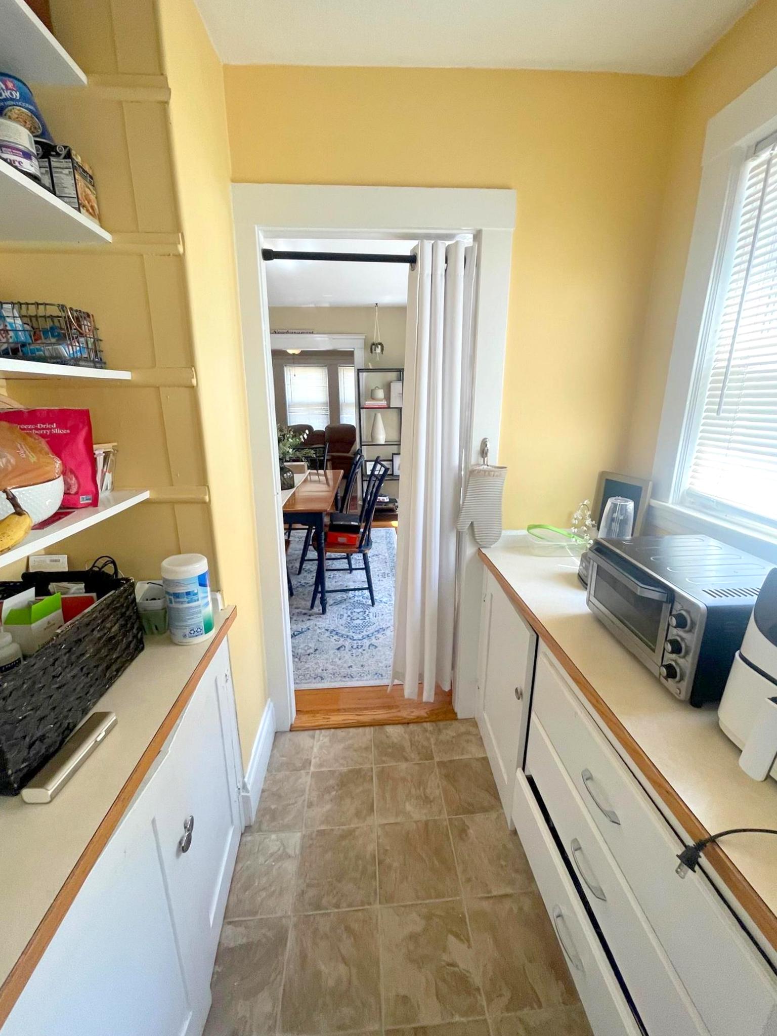 2.5 bed, 1 bath apartment for rent at 17 Irvington Rd Unit 17, West Somerville — photo 7 of 19