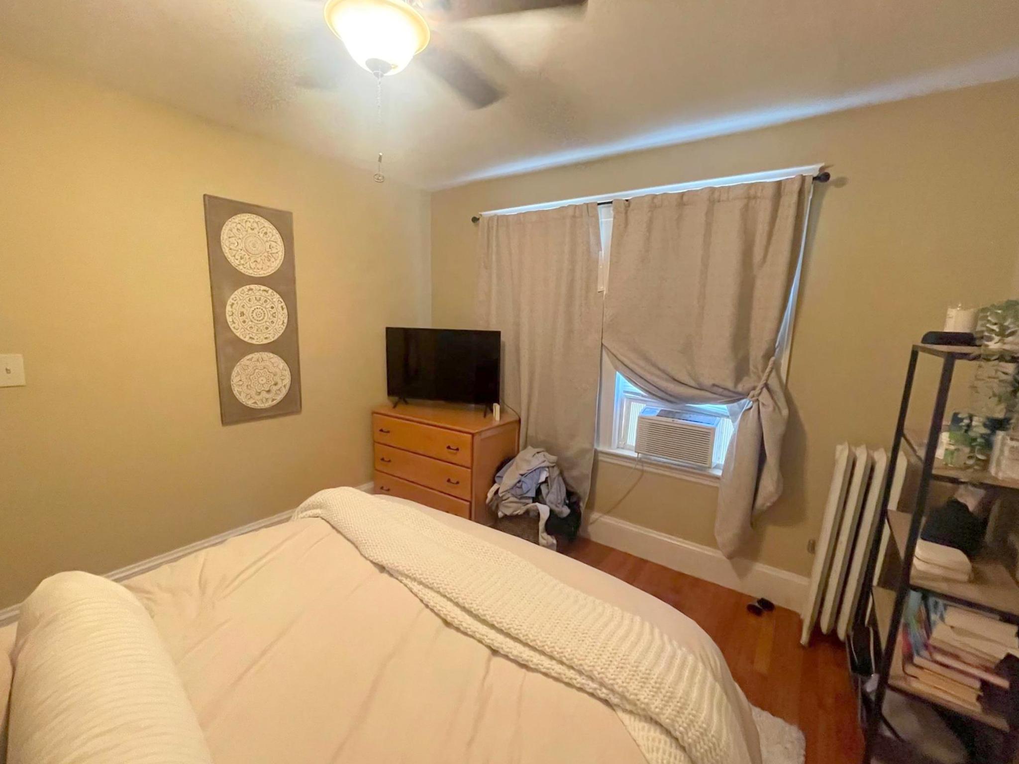 2.5 bed, 1 bath apartment for rent at 17 Irvington Rd Unit 17, West Somerville — photo 12 of 19