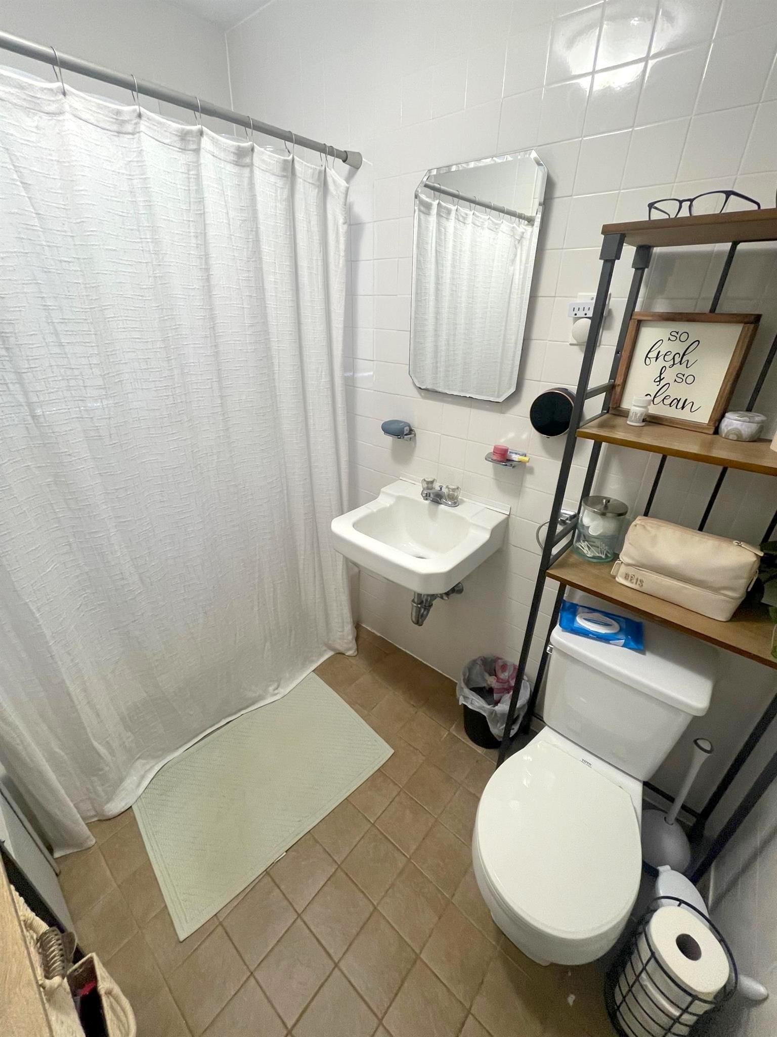 2.5 bed, 1 bath apartment for rent at 17 Irvington Rd Unit 17, West Somerville — photo 13 of 19