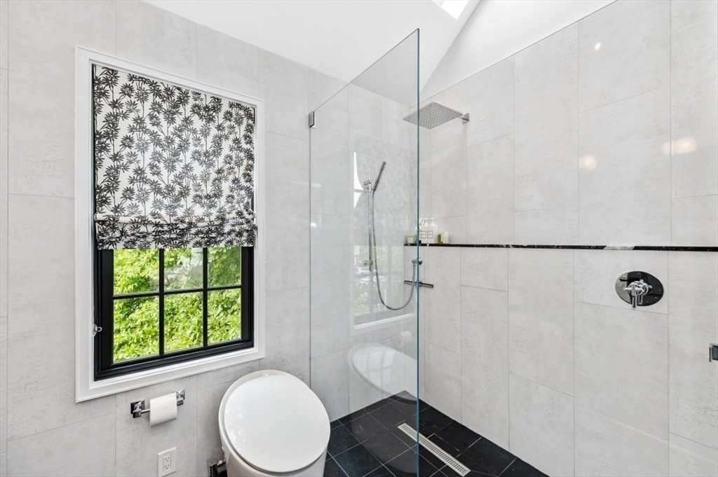 208 Windsor St, The Port