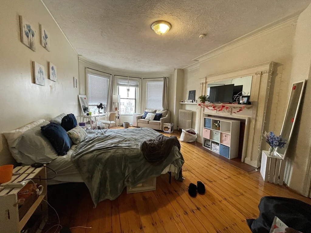 914 Beacon St, Fenway