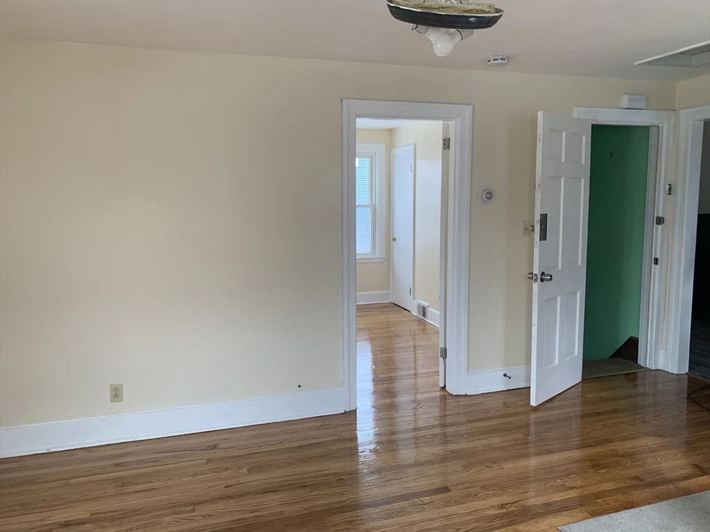 108 Elmwood, Swansea