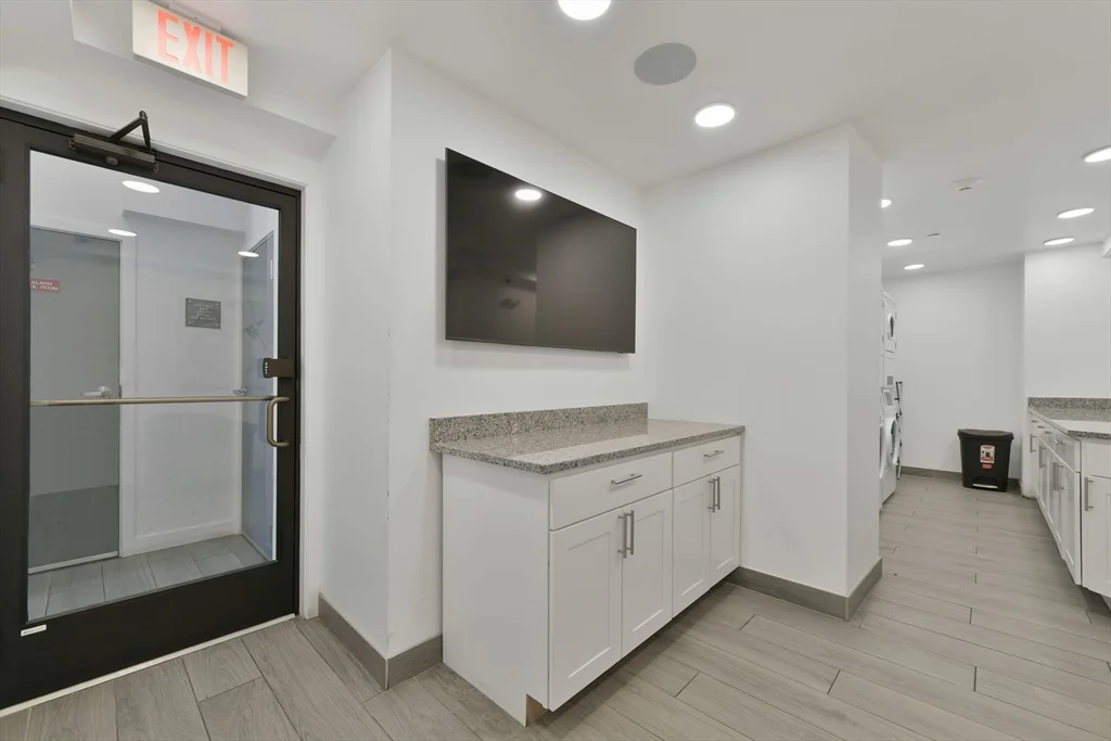 64 Market, Lynn