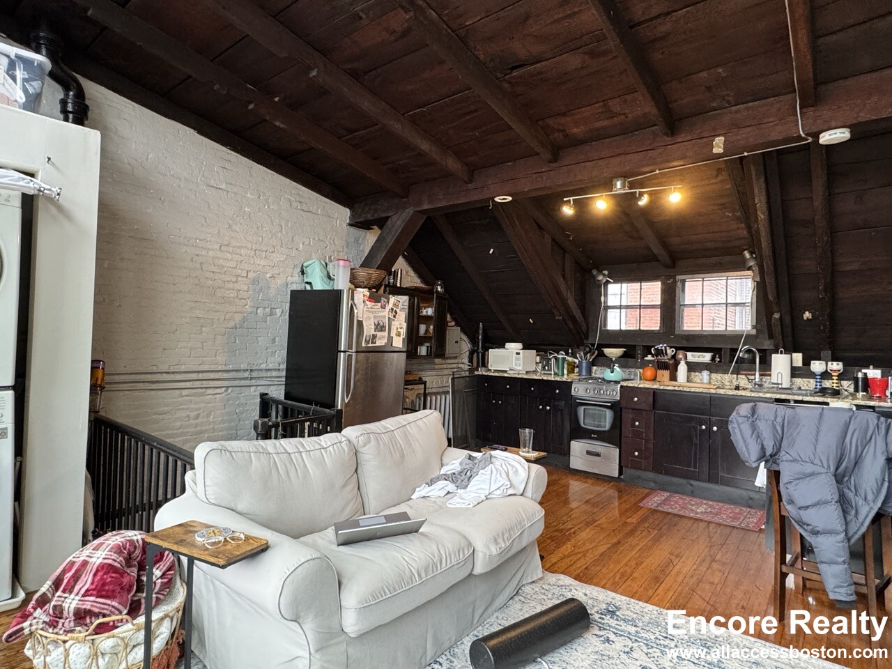 2 Champney Pl, Beacon Hill