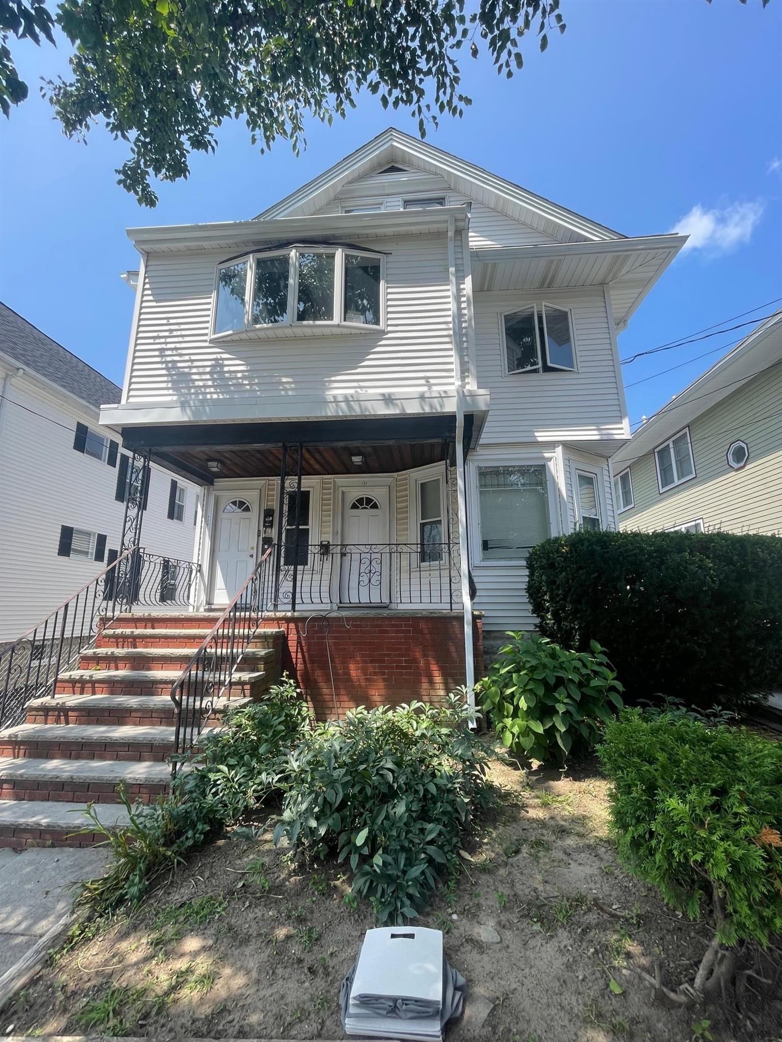 3 bed, 1 bath apartment for rent at 127 West Adams St Unit 1, Teele Square — photo 1 of 12