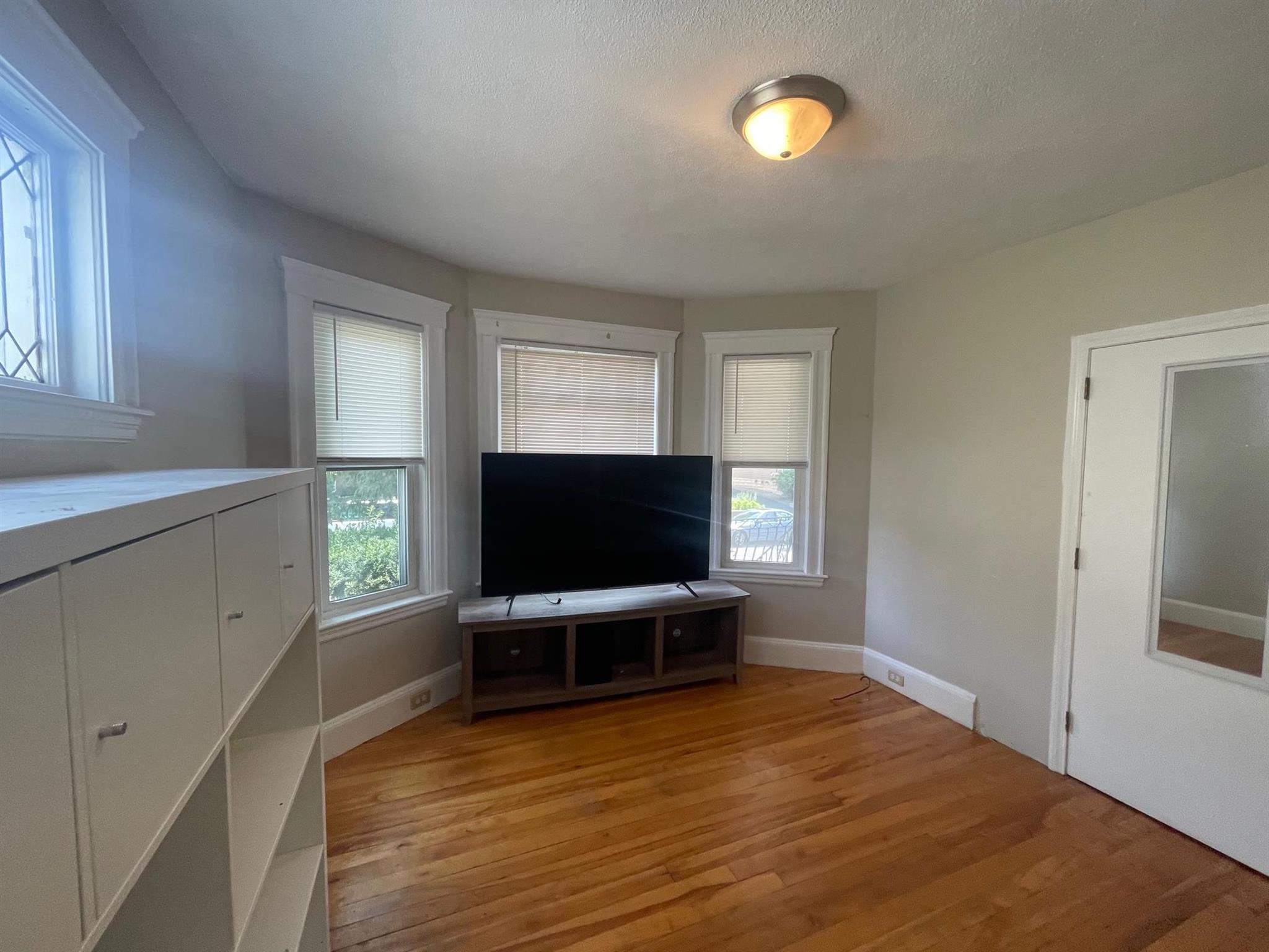 3 bed, 1 bath apartment for rent at 127 West Adams St Unit 1, Teele Square — photo 3 of 12