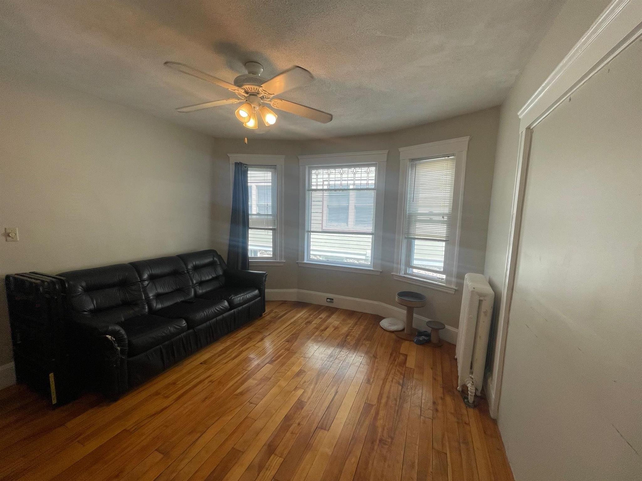 3 bed, 1 bath apartment for rent at 127 West Adams St Unit 1, Teele Square — photo 4 of 12
