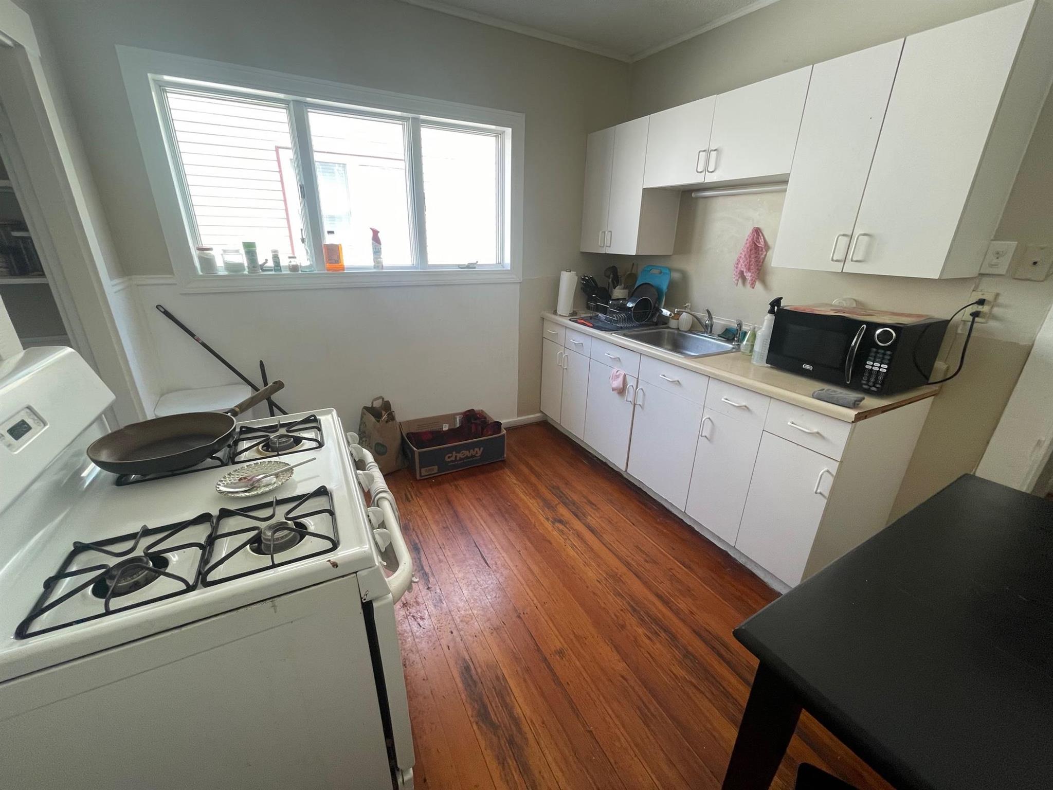 3 bed, 1 bath apartment for rent at 127 West Adams St Unit 1, Teele Square — photo 9 of 12