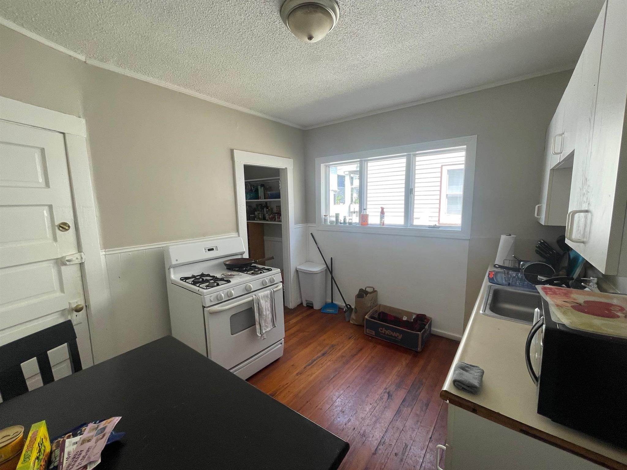 3 bed, 1 bath apartment for rent at 127 West Adams St Unit 1, Teele Square — photo 10 of 12