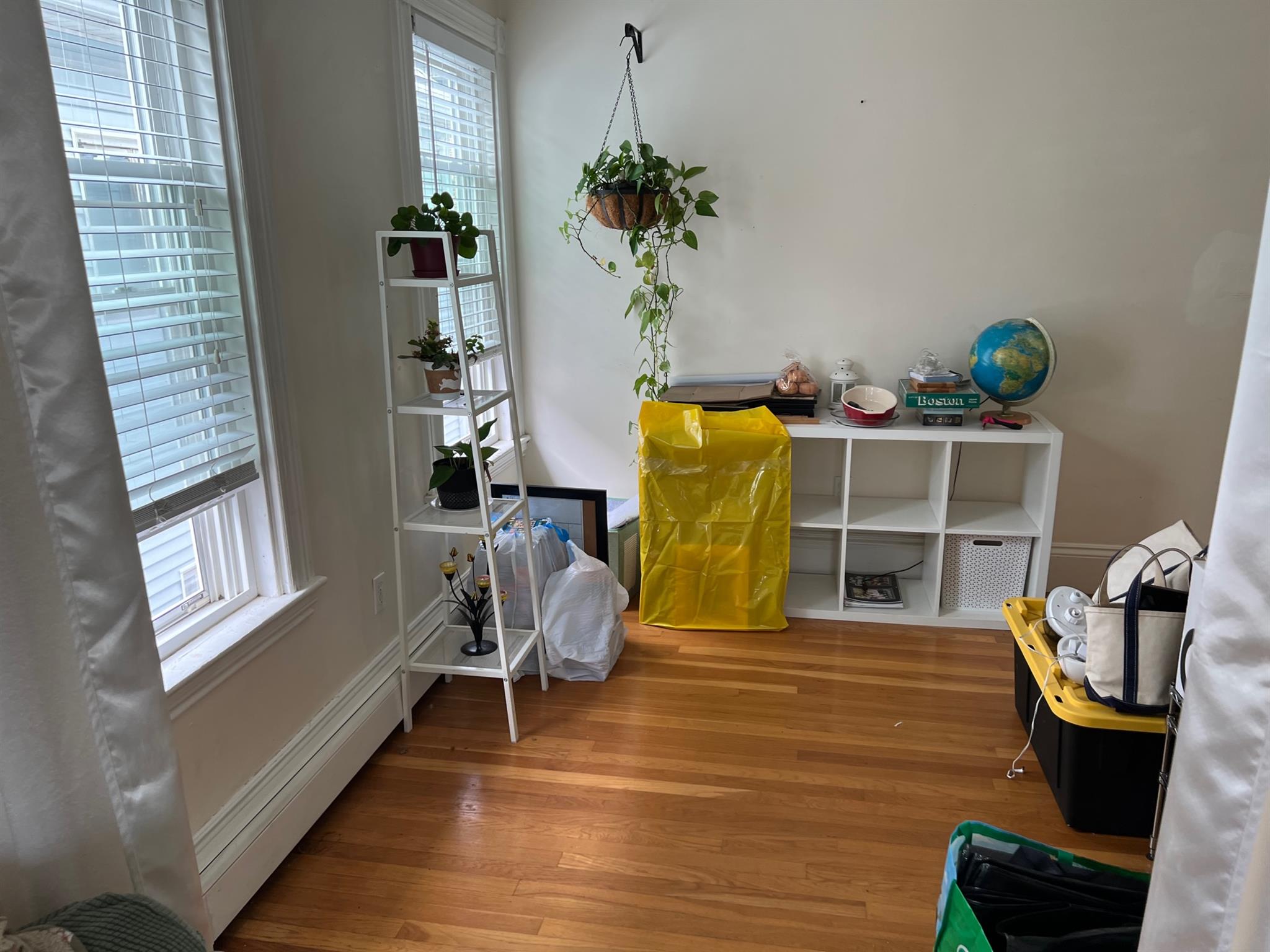2.5 bed, 1 bath apartment for rent at 46 Trull St Unit 1, Magoun Square — photo 2 of 10