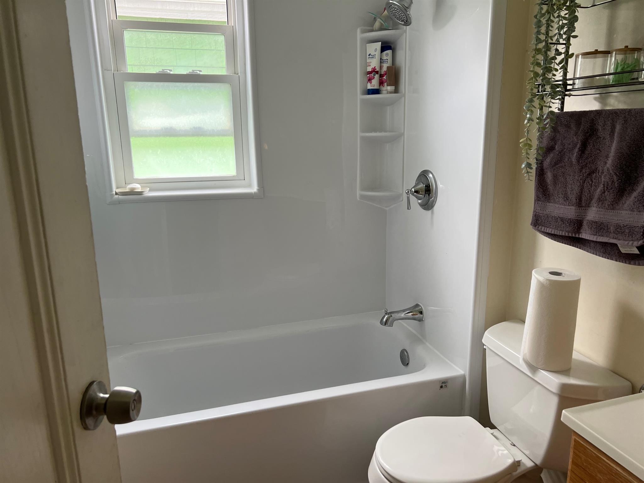 2.5 bed, 1 bath apartment for rent at 46 Trull St Unit 1, Magoun Square — photo 3 of 10