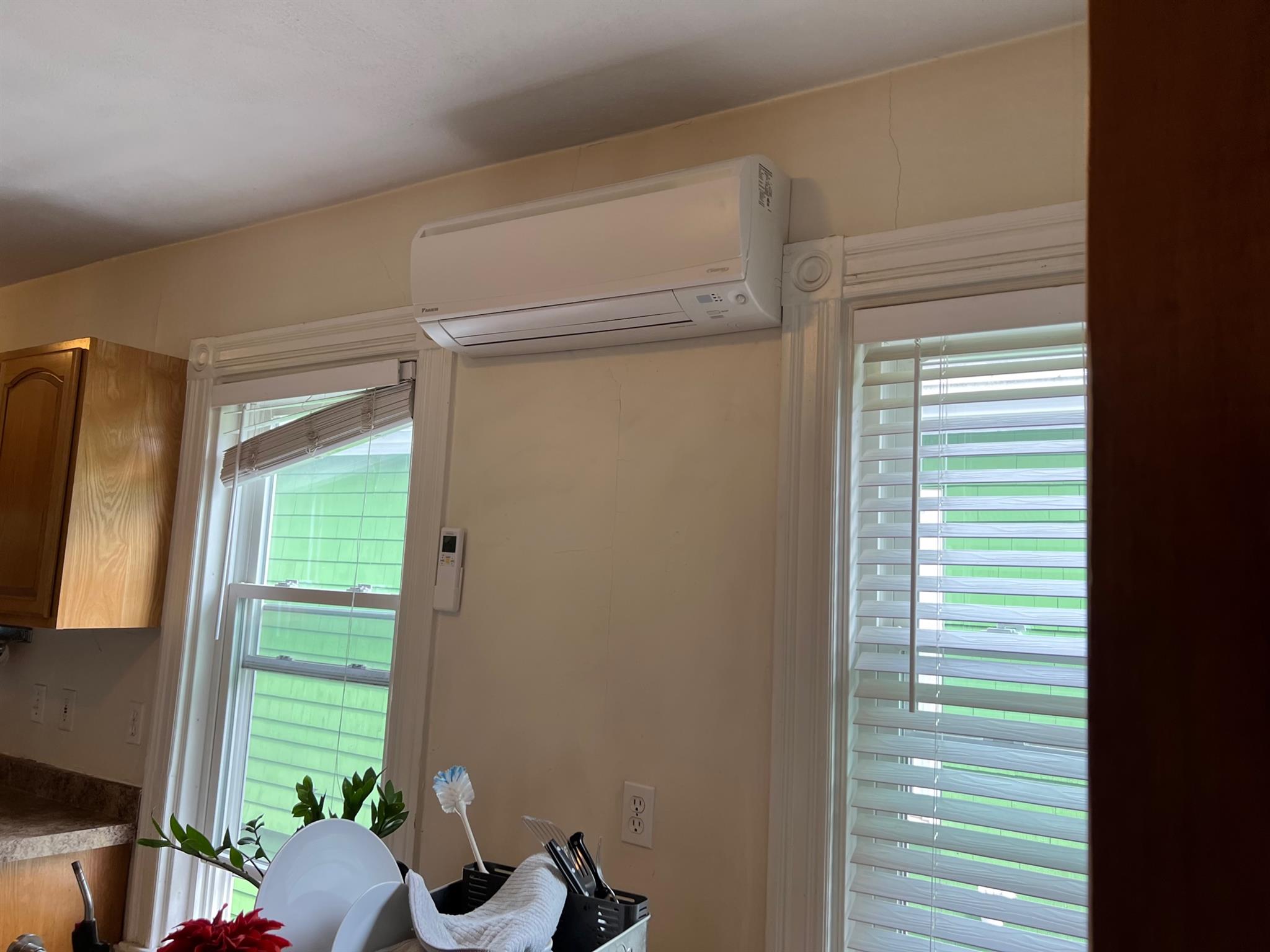 2.5 bed, 1 bath apartment for rent at 46 Trull St Unit 1, Magoun Square — photo 5 of 10