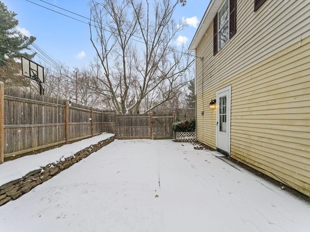 28 Crestview Dr, Westborough