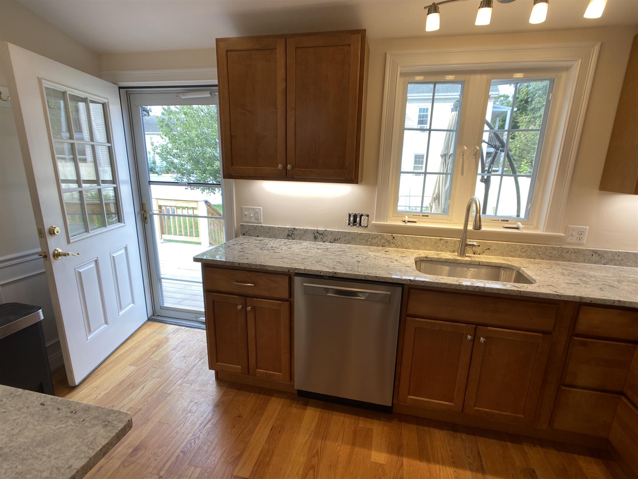 2 bed, 1.5 bath apartment for rent at 9 Winthrop Cr Unit 9, Medford — photo 3 of 22
