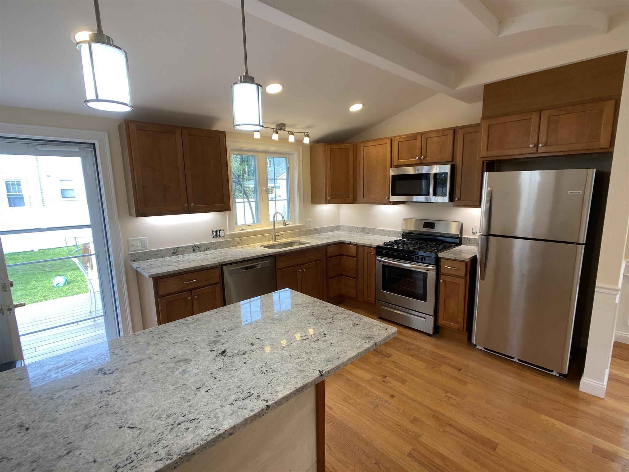 2 bed, 1.5 bath apartment for rent at 9 Winthrop Cr Unit 9, Medford — photo 5 of 22