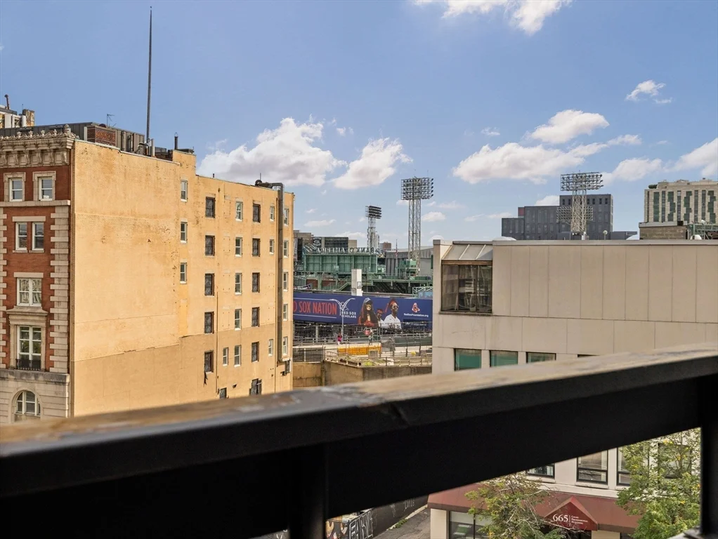 566 Commonwealth, Fenway