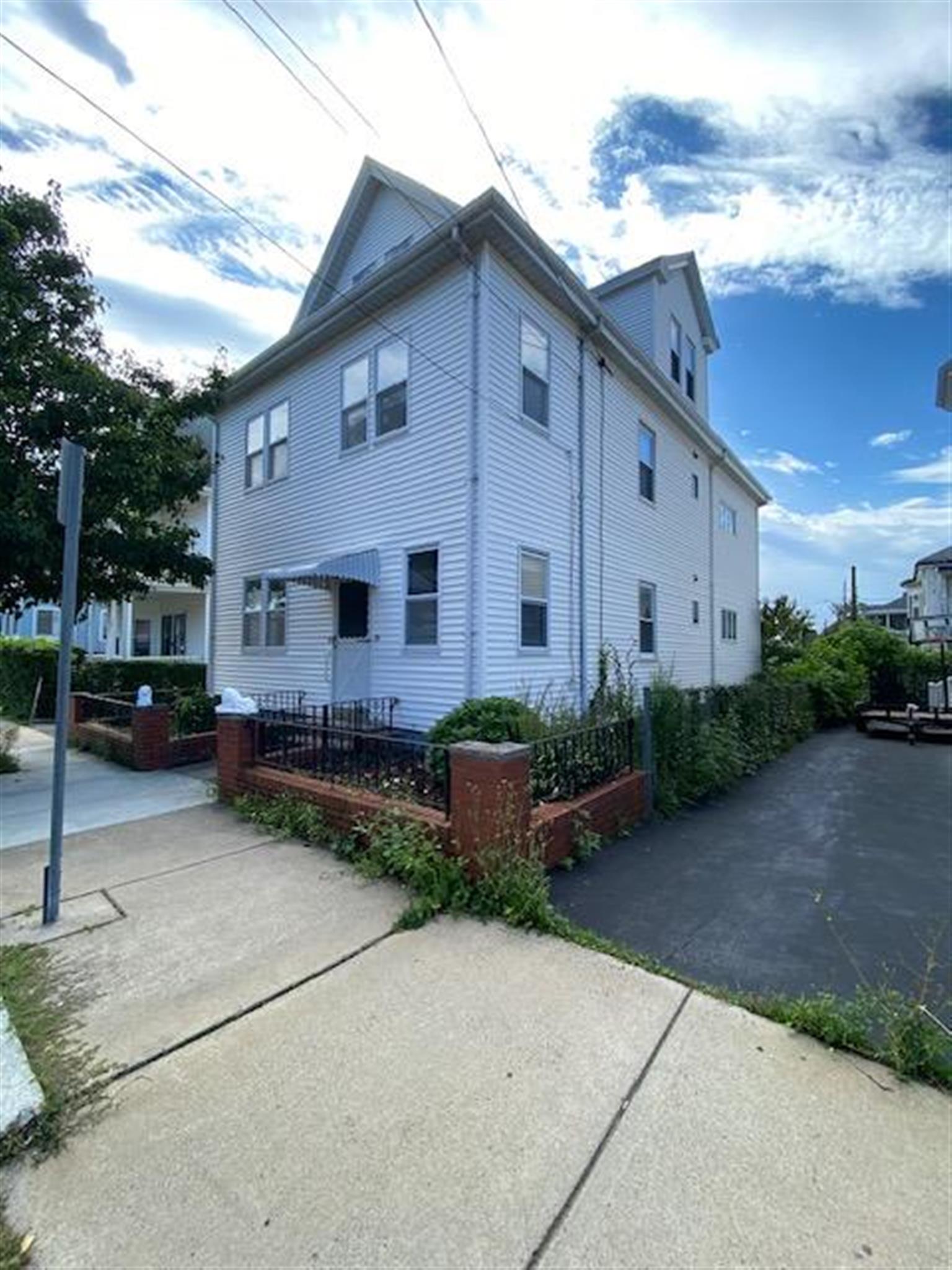 1 bed, 1 bath apartment for rent at 18 Frederick Ave Unit 1, South Medford