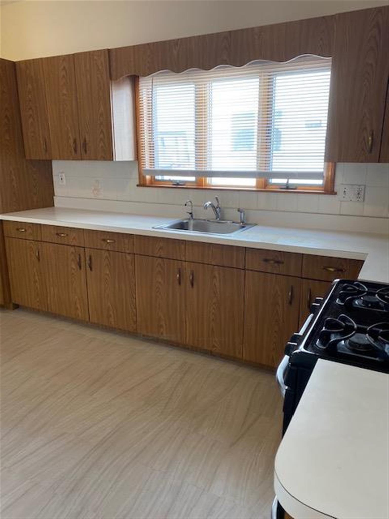 1 bed, 1 bath apartment for rent at 18 Frederick Ave Unit 1, South Medford — photo 10 of 15