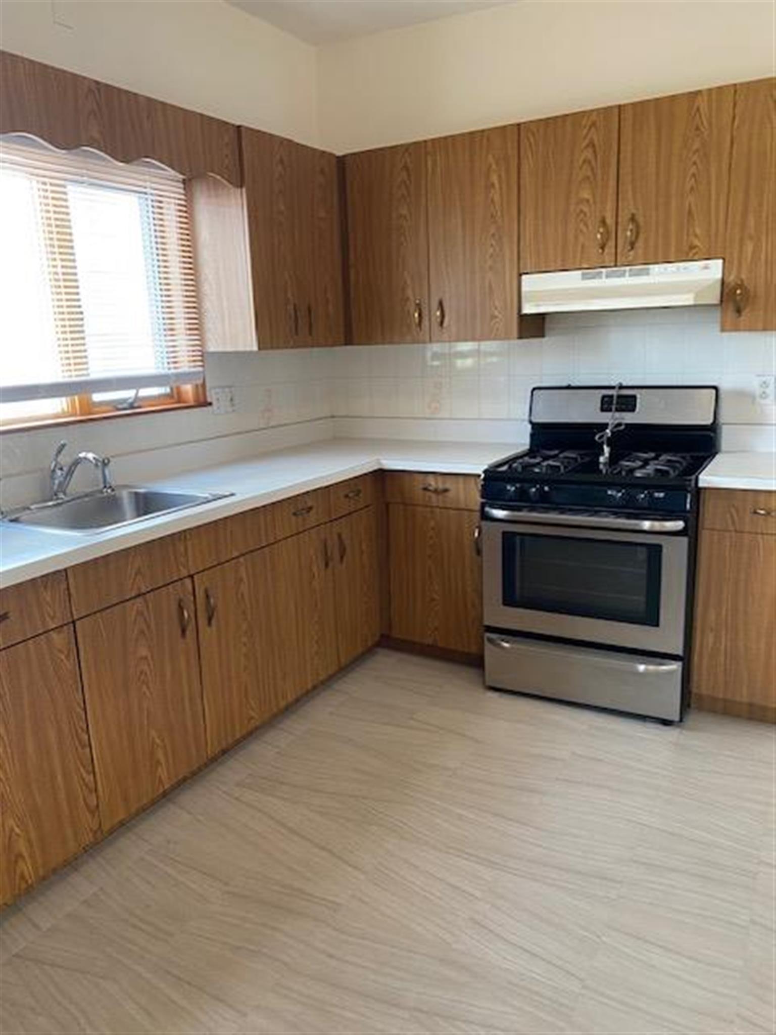 1.5 bed, 1 bath apartment for rent at 18 Frederick Ave Unit 18, Tufts University — photo 3 of 15