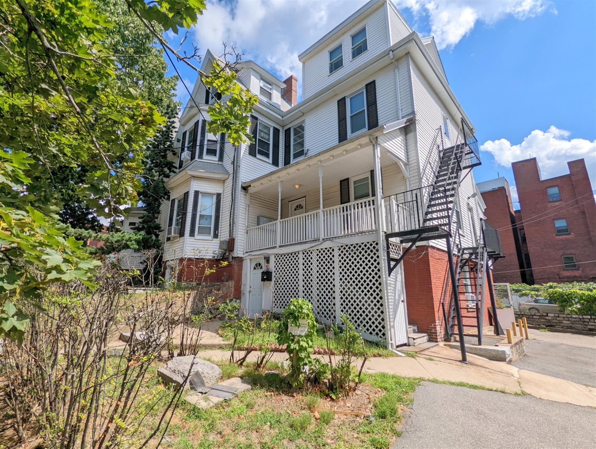 67 Putnam St, Prospect Hill