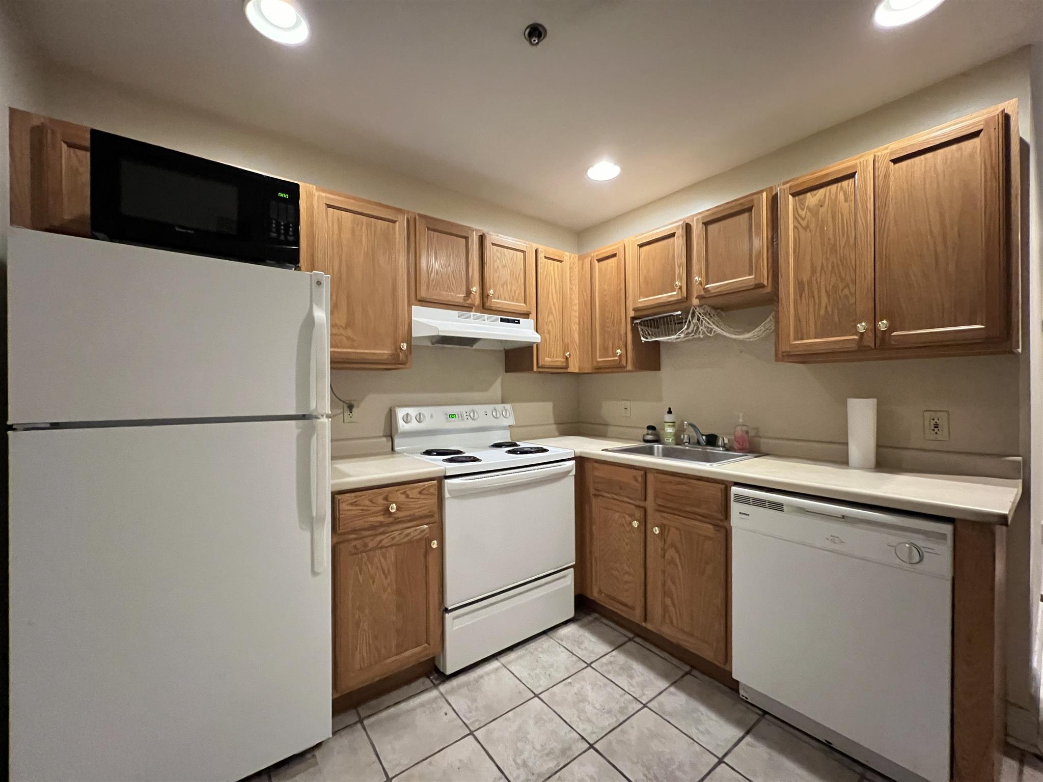 1 bed, 1.5 bath apartment for rent at 15 Pearl St Unit 33, Central Square — photo 5 of 10
