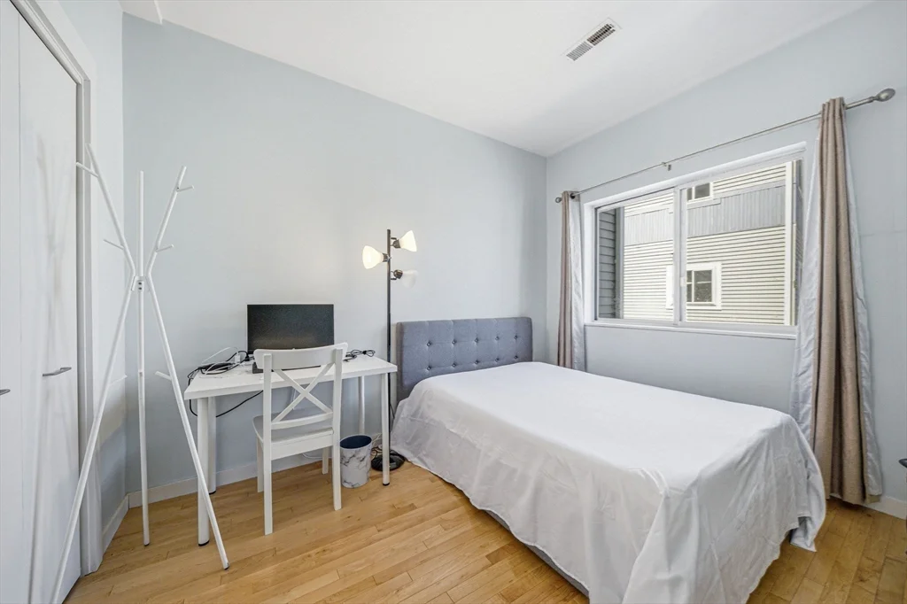 20 Ship Ave, Glenwood