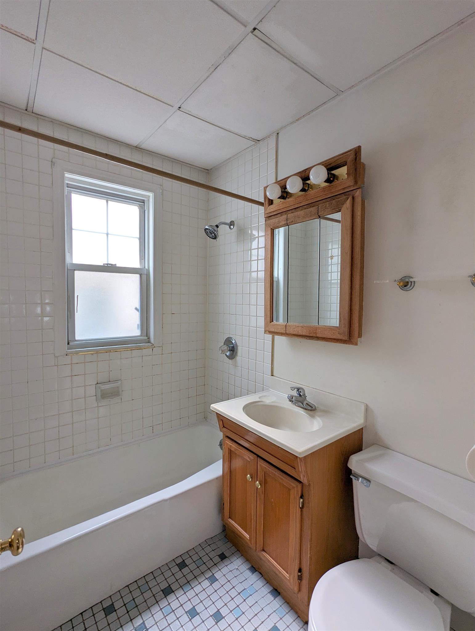 2.5 bed, 1 bath apartment for rent at 138 North St Unit 138, Teele Square — photo 10 of 16