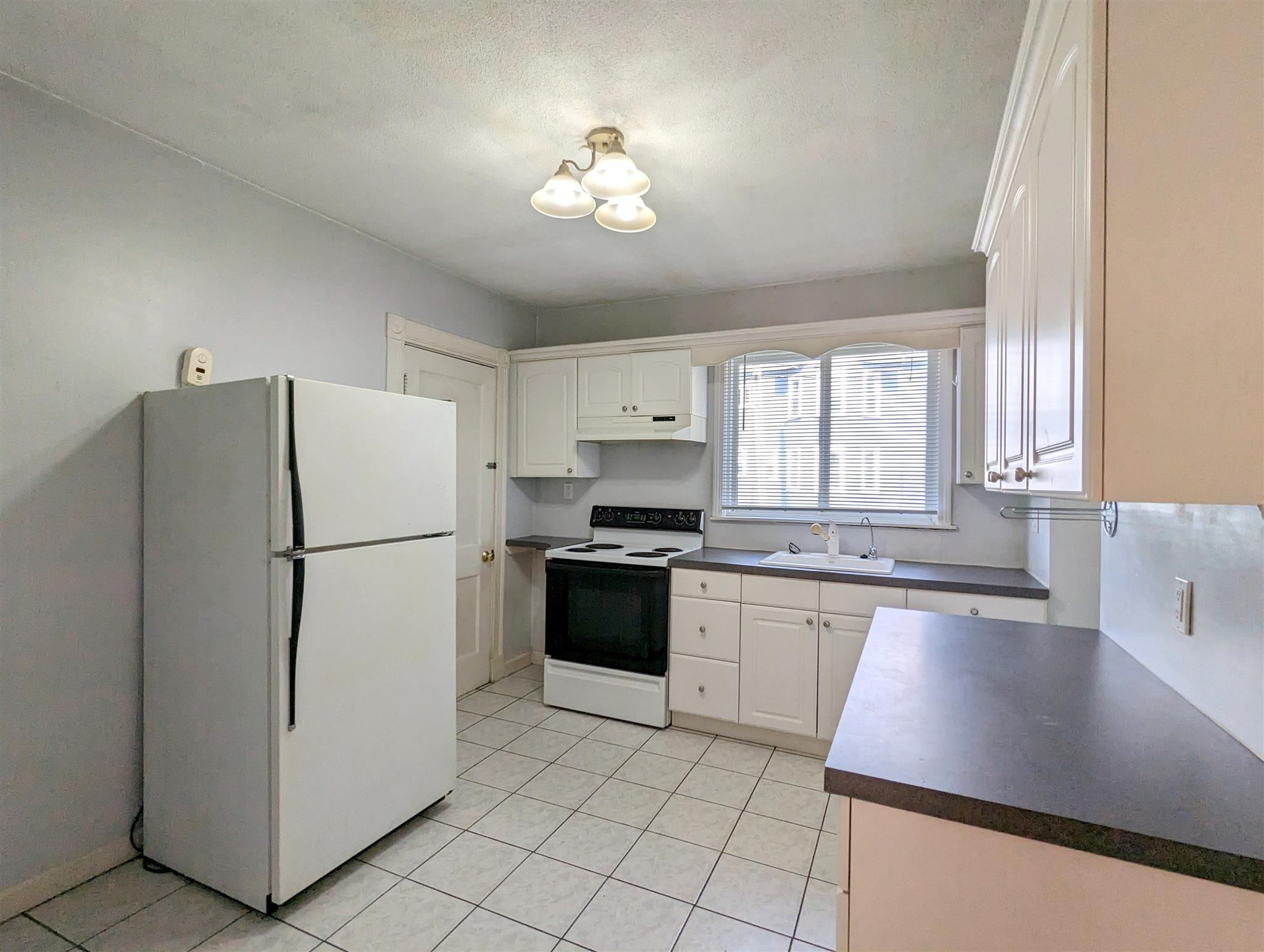 2.5 bed, 1 bath apartment for rent at 138 North St Unit 138, Teele Square — photo 2 of 16