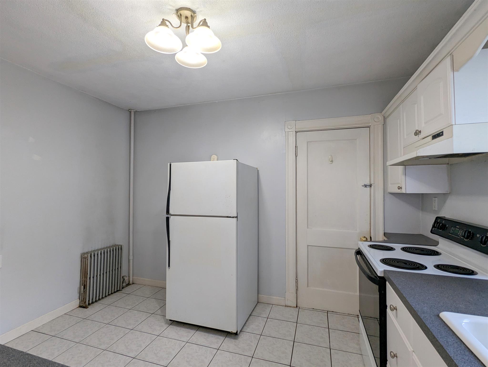 2.5 bed, 1 bath apartment for rent at 138 North St Unit 138, Teele Square — photo 4 of 16