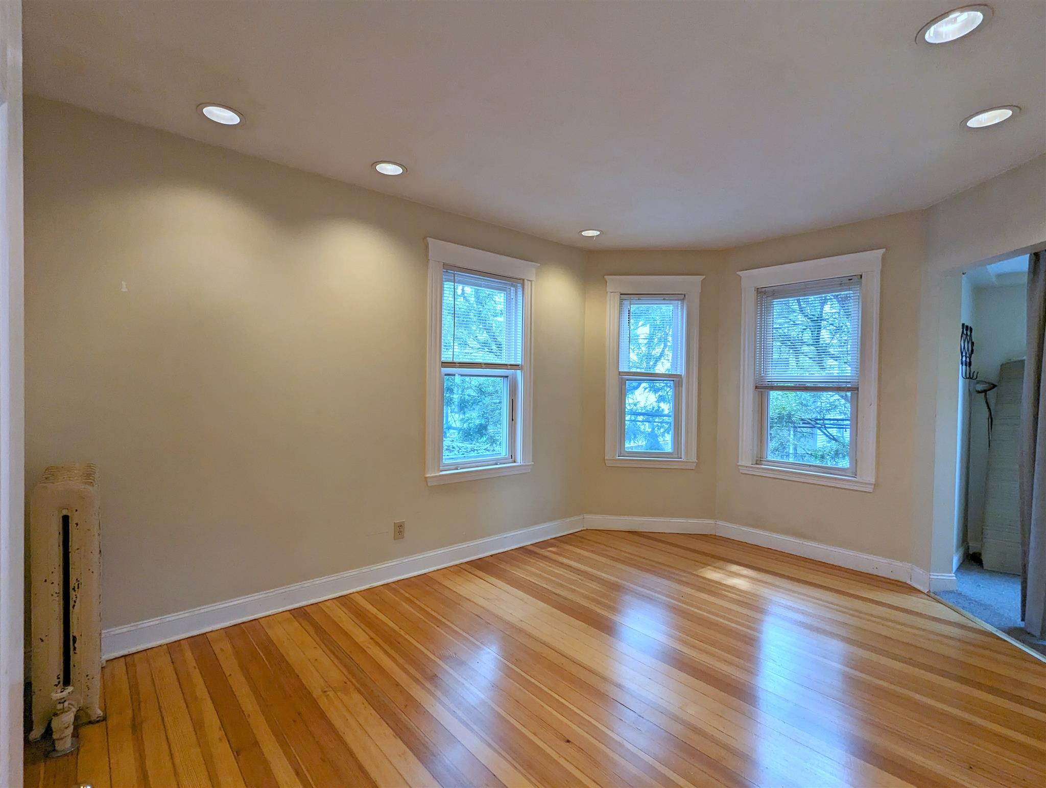3 bed, 1 bath apartment for rent at 77 Conwell Ave Unit 2, Teele Square — photo 3 of 22
