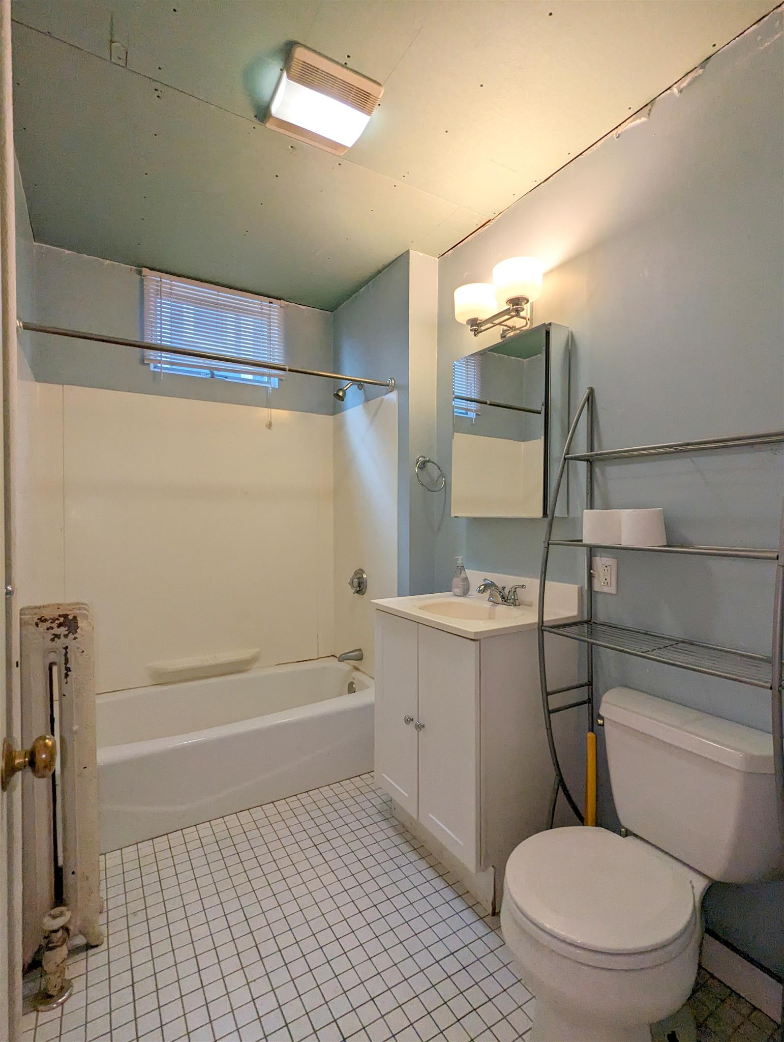 3 bed, 1 bath apartment for rent at 77 Conwell Ave Unit 2, Teele Square — photo 9 of 22