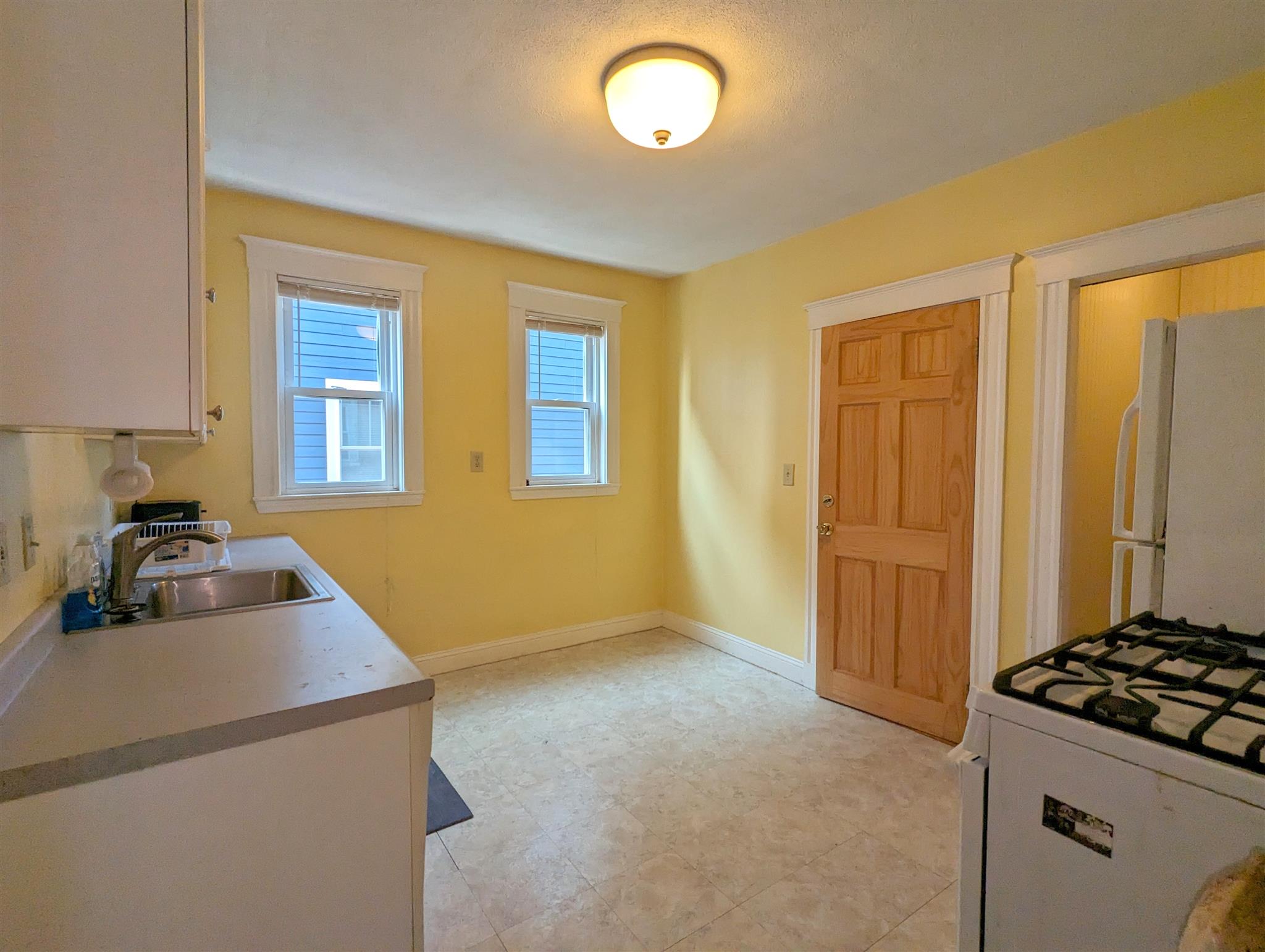 3 bed, 1 bath apartment for rent at 77 Conwell Ave Unit 2, Teele Square — photo 15 of 22