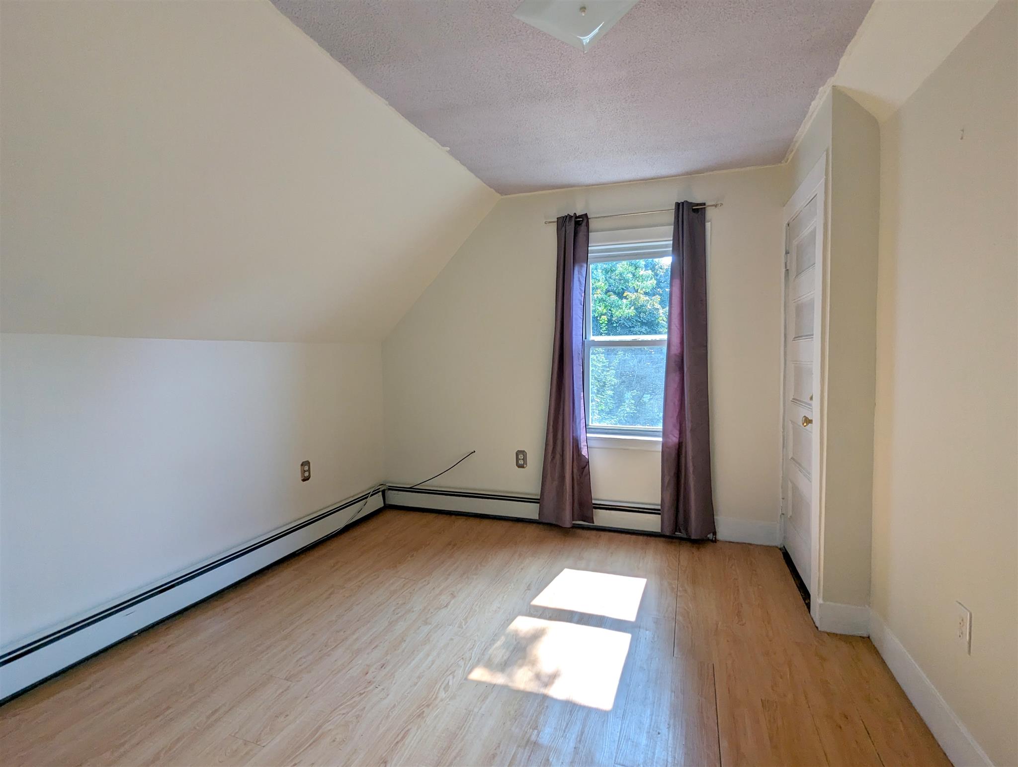 3.5 bed, 1 bath apartment for rent at 16 Glendale Ave, Davis Square — photo 3 of 19