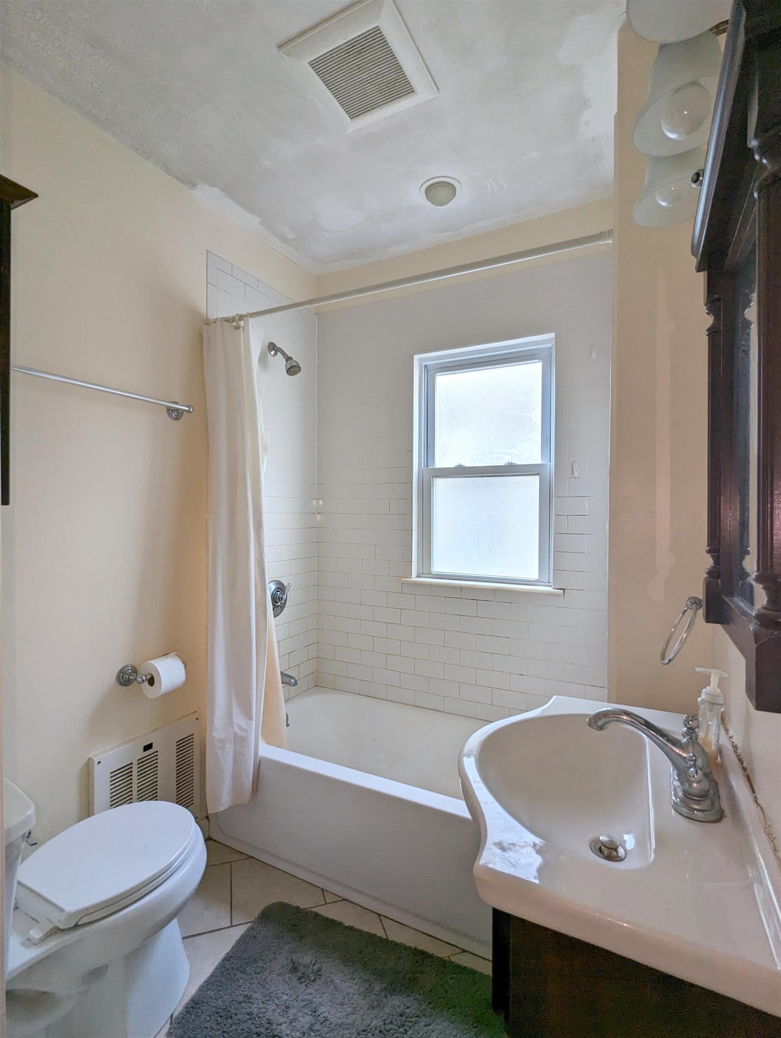 3.5 bed, 1 bath apartment for rent at 16 Glendale Ave, Davis Square — photo 11 of 19