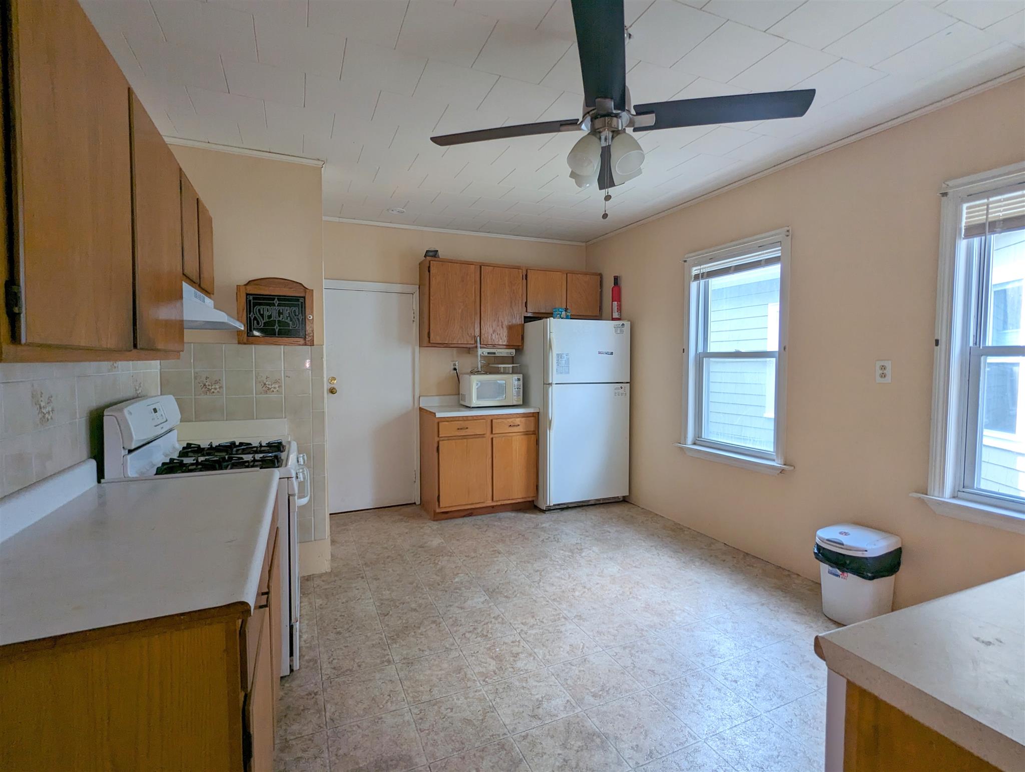3.5 bed, 1 bath apartment for rent at 16 Glendale Ave, Davis Square — photo 12 of 19