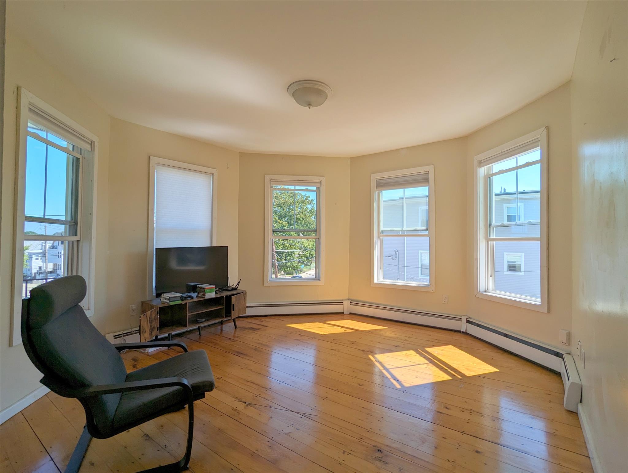 2.5 bed, 1 bath apartment for rent at 71 Winchester St Unit 3, Tufts University — photo 4 of 17