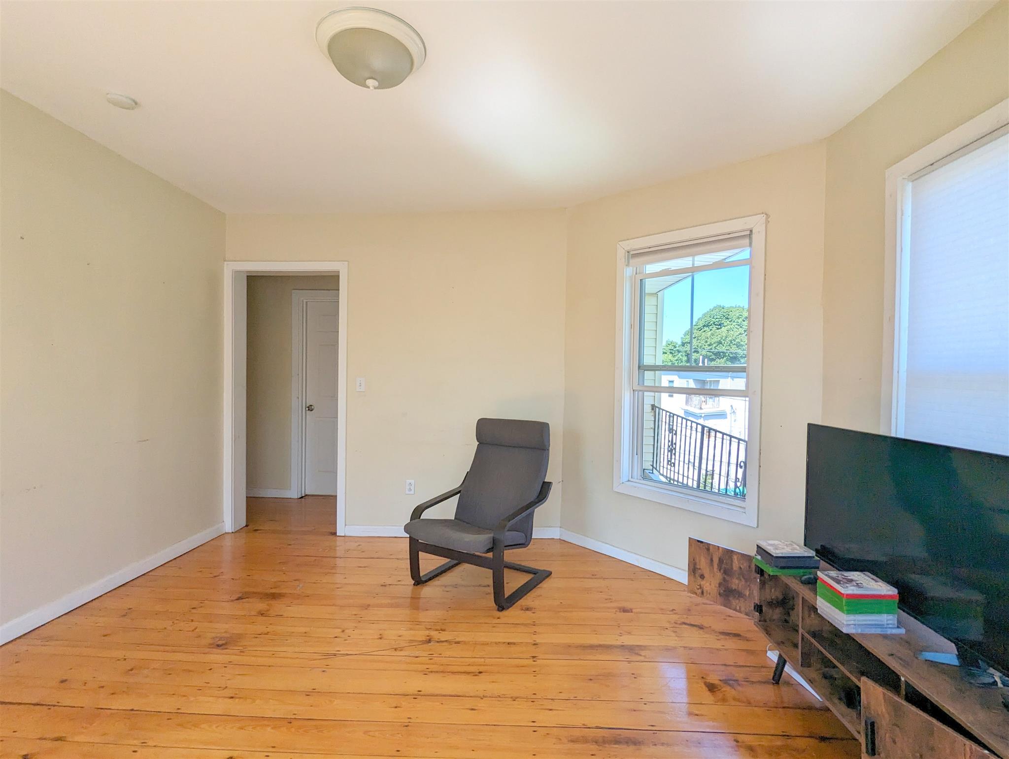 2.5 bed, 1 bath apartment for rent at 71 Winchester St Unit 3, Tufts University — photo 5 of 17